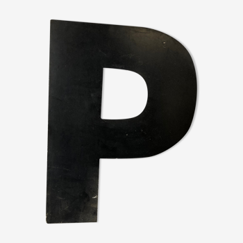 Lettre noire « P »