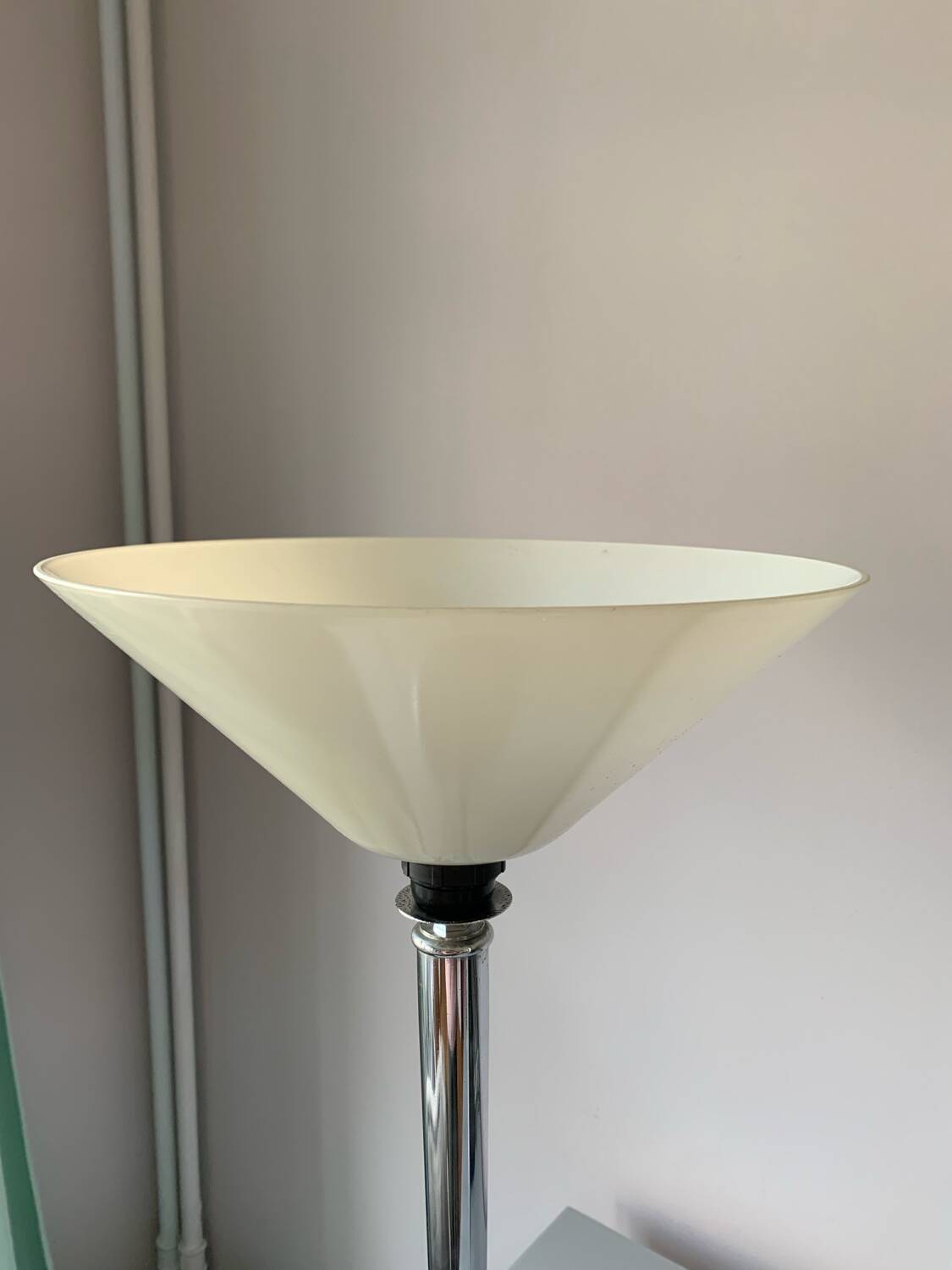 Art deco white opaline chrome lamp