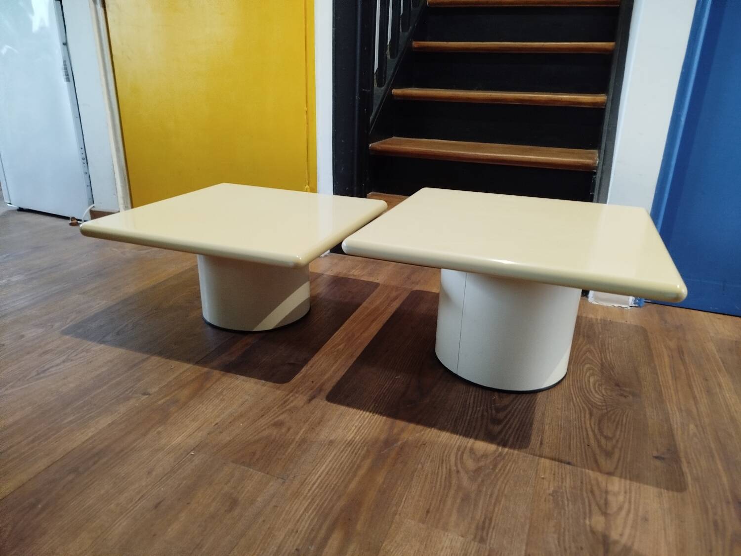 Vintage design nesting tables – lacquered wood & metal