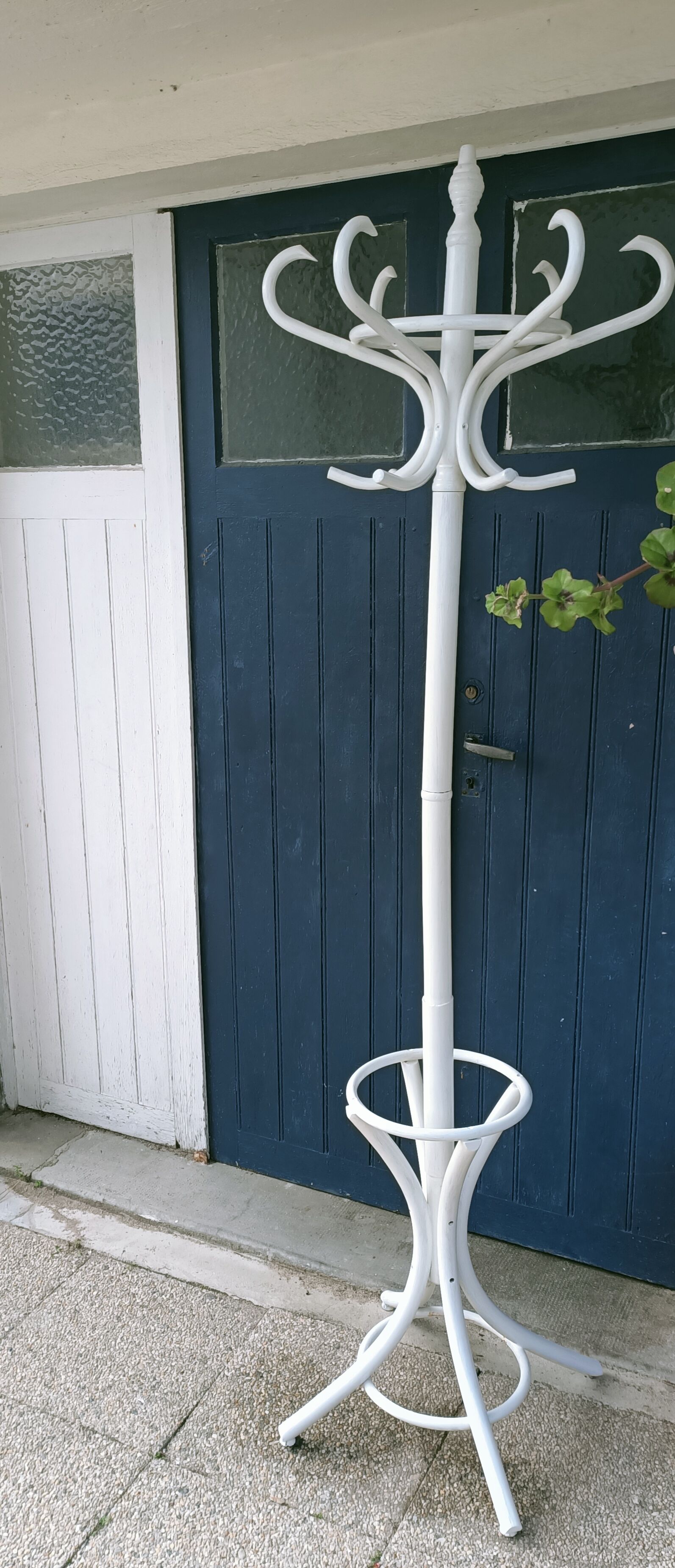 White parrot coat rack