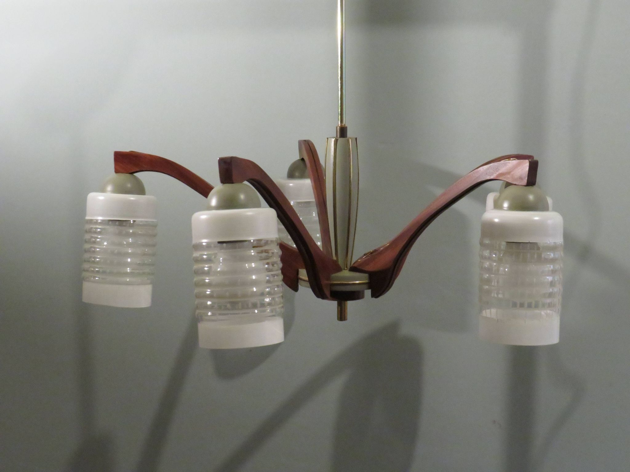 Lustre, teck et verre gravé, 1950 Italie