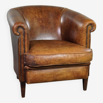 Club armchair with patina, made of sheep leather