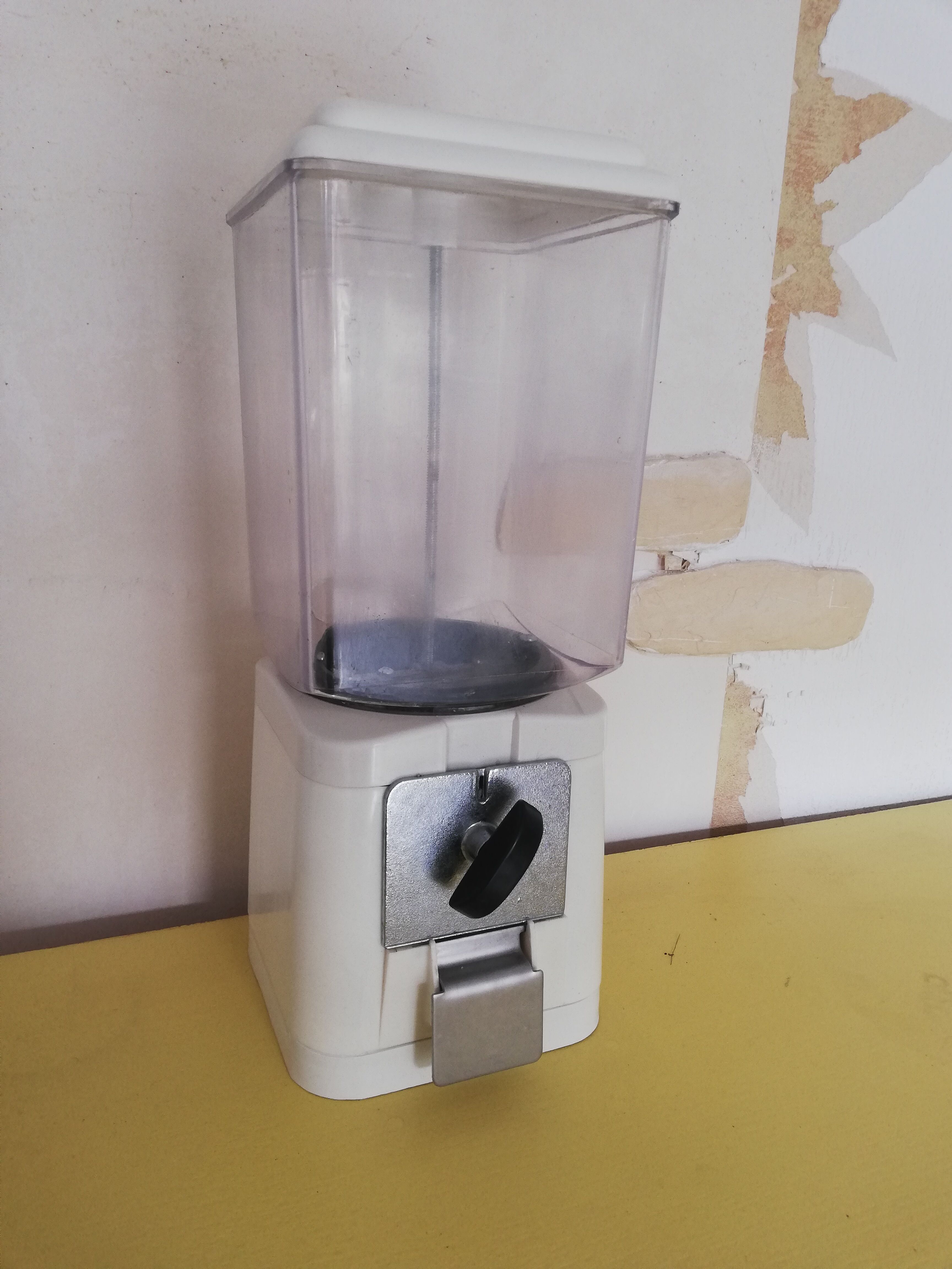 Distributor vintage candy made in Germany