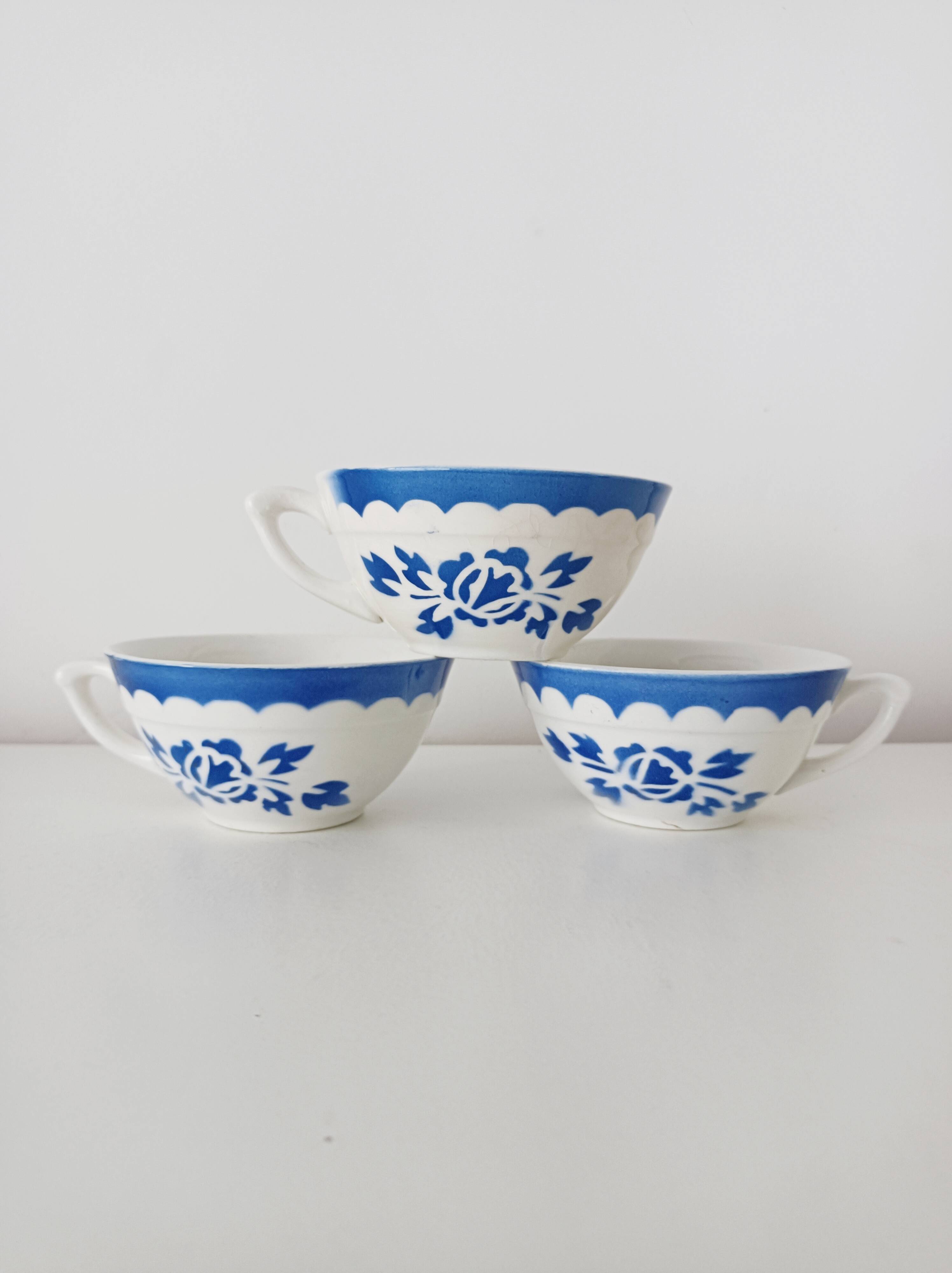 Set of 3 cups, blue floral decoration