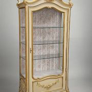 vitrine de style Louis XV
