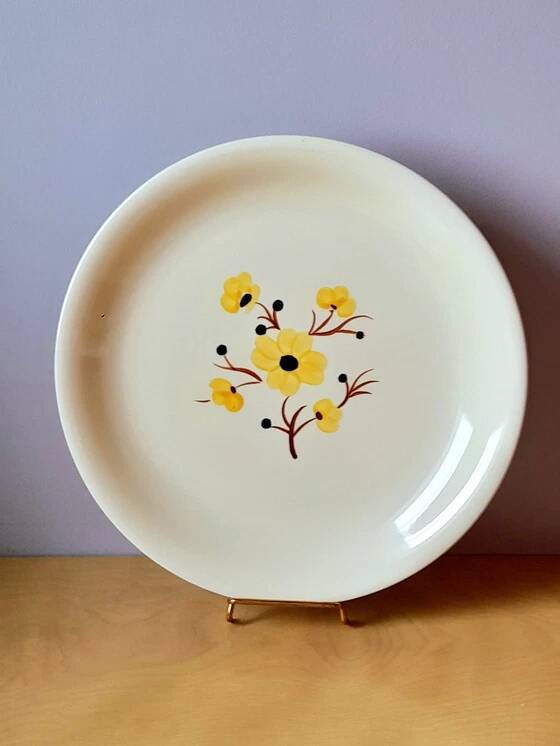 Earthenware dish from Salins, Catherine pattern, 30 cm.