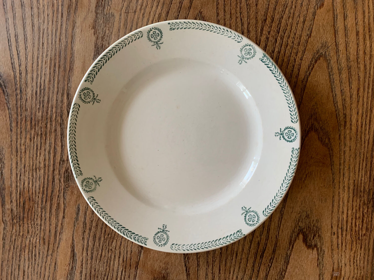 Assiette en céramique ancienne