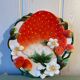 Assiette en relief à décor de fraise