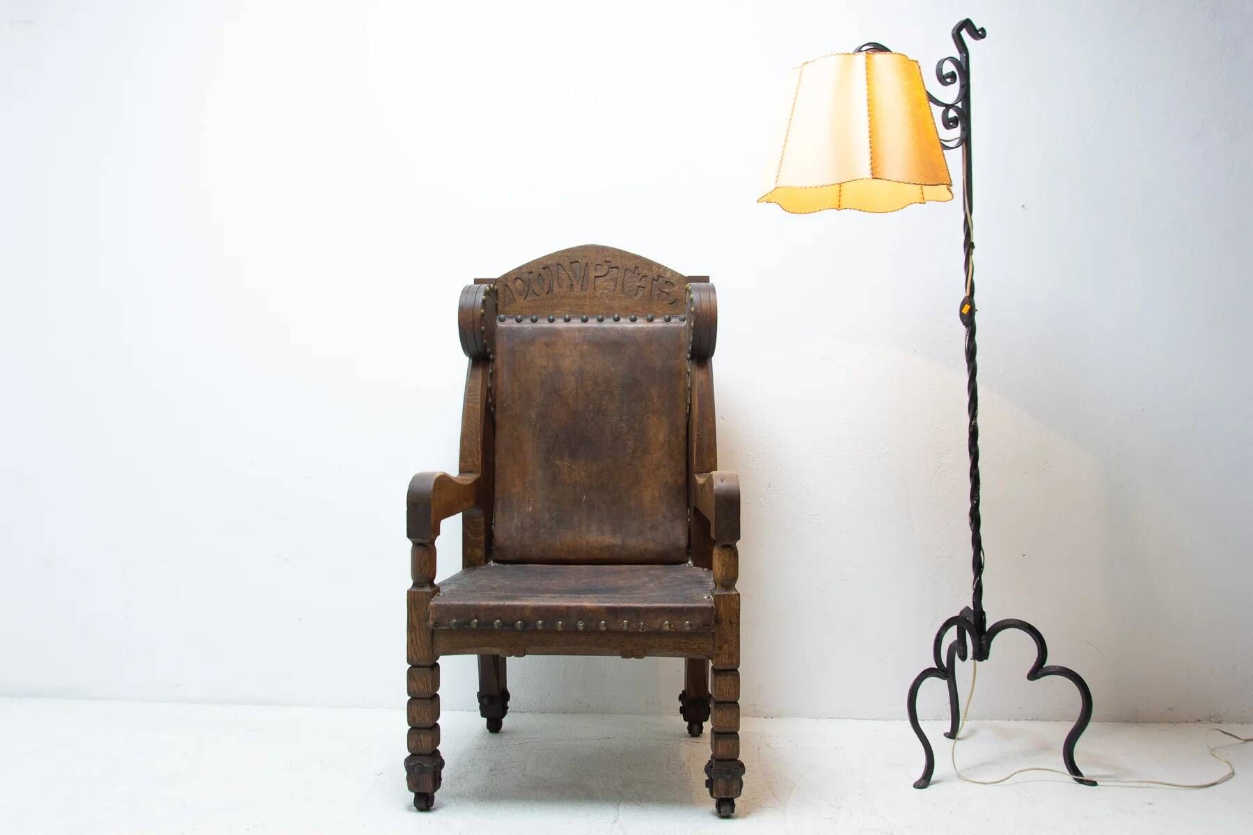 Late 19th century massive throne chair