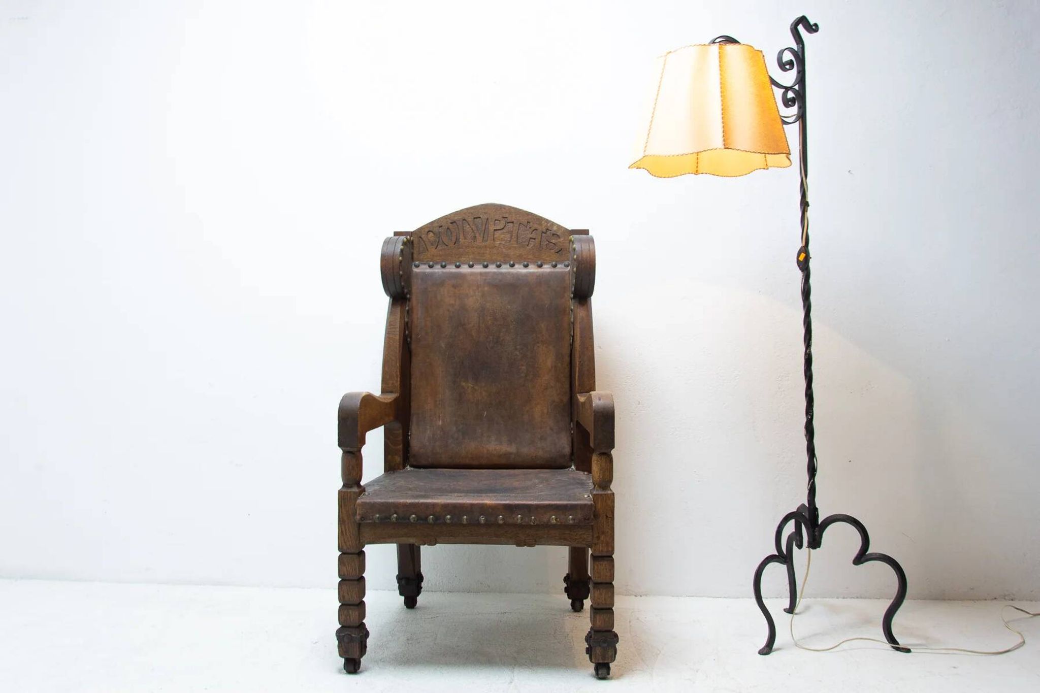 Chaise de trône massive de la fin du 19e siècle