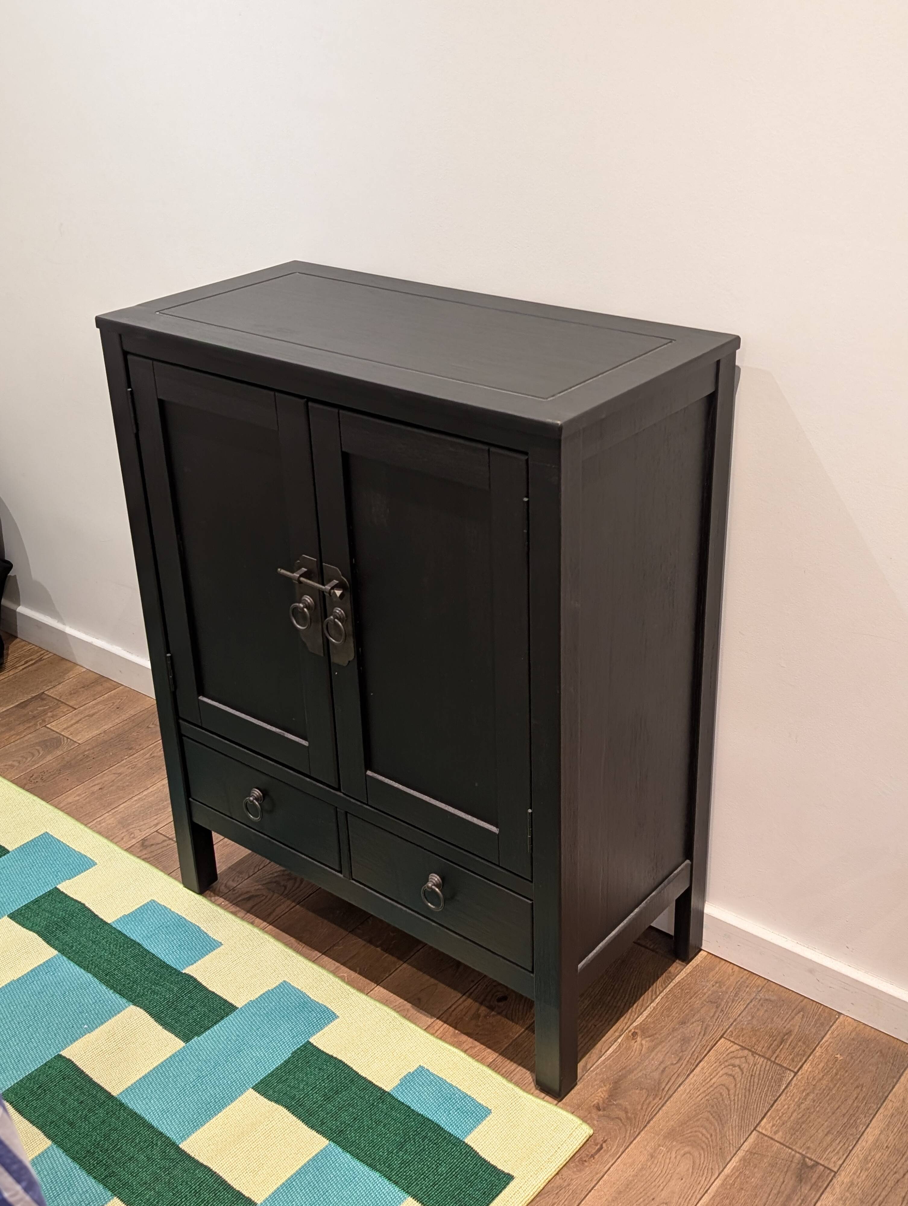 Buffet Tikamoon in black pine