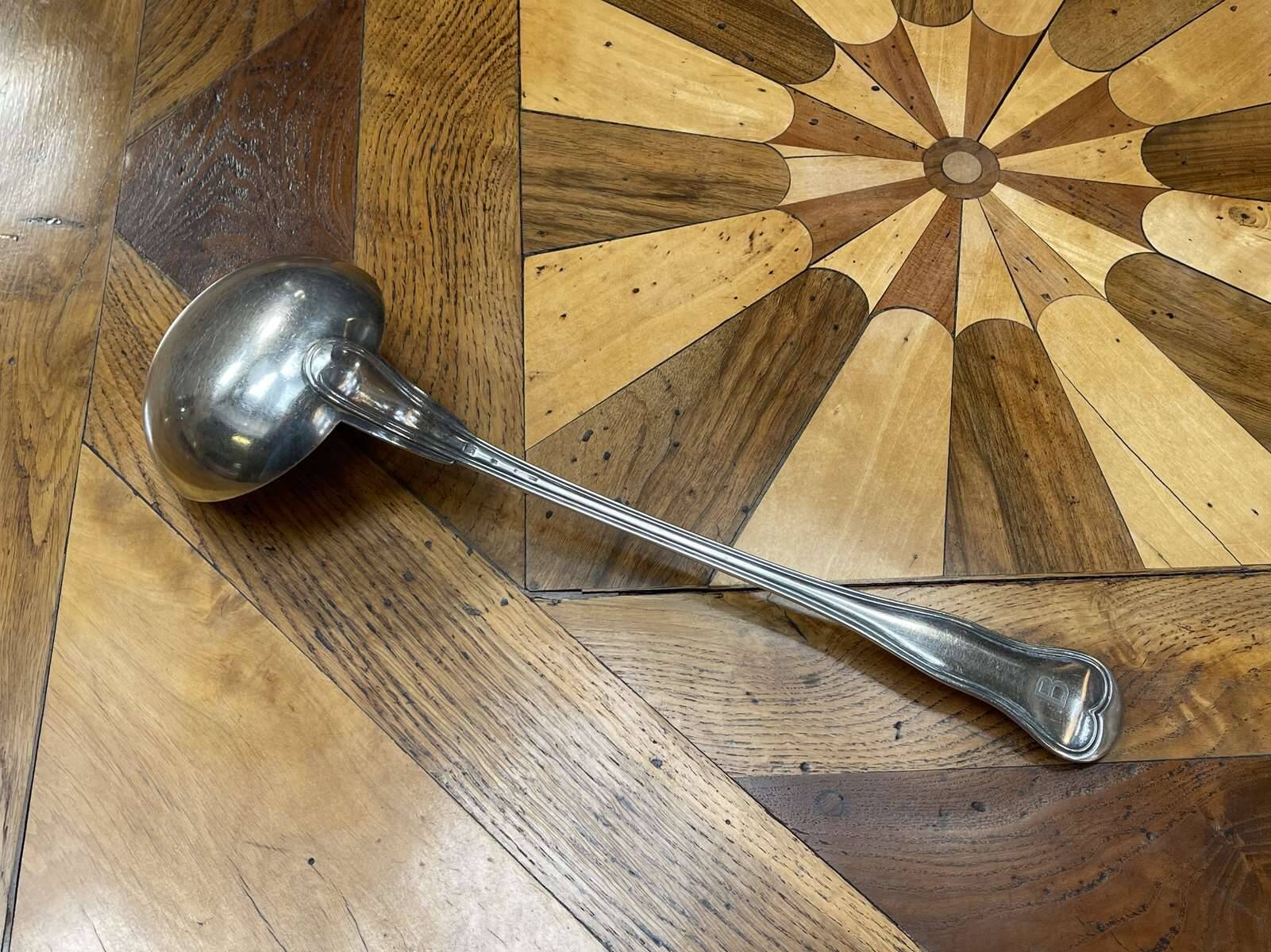 Christofle brand ladle in silver metal - Letter B on the back.