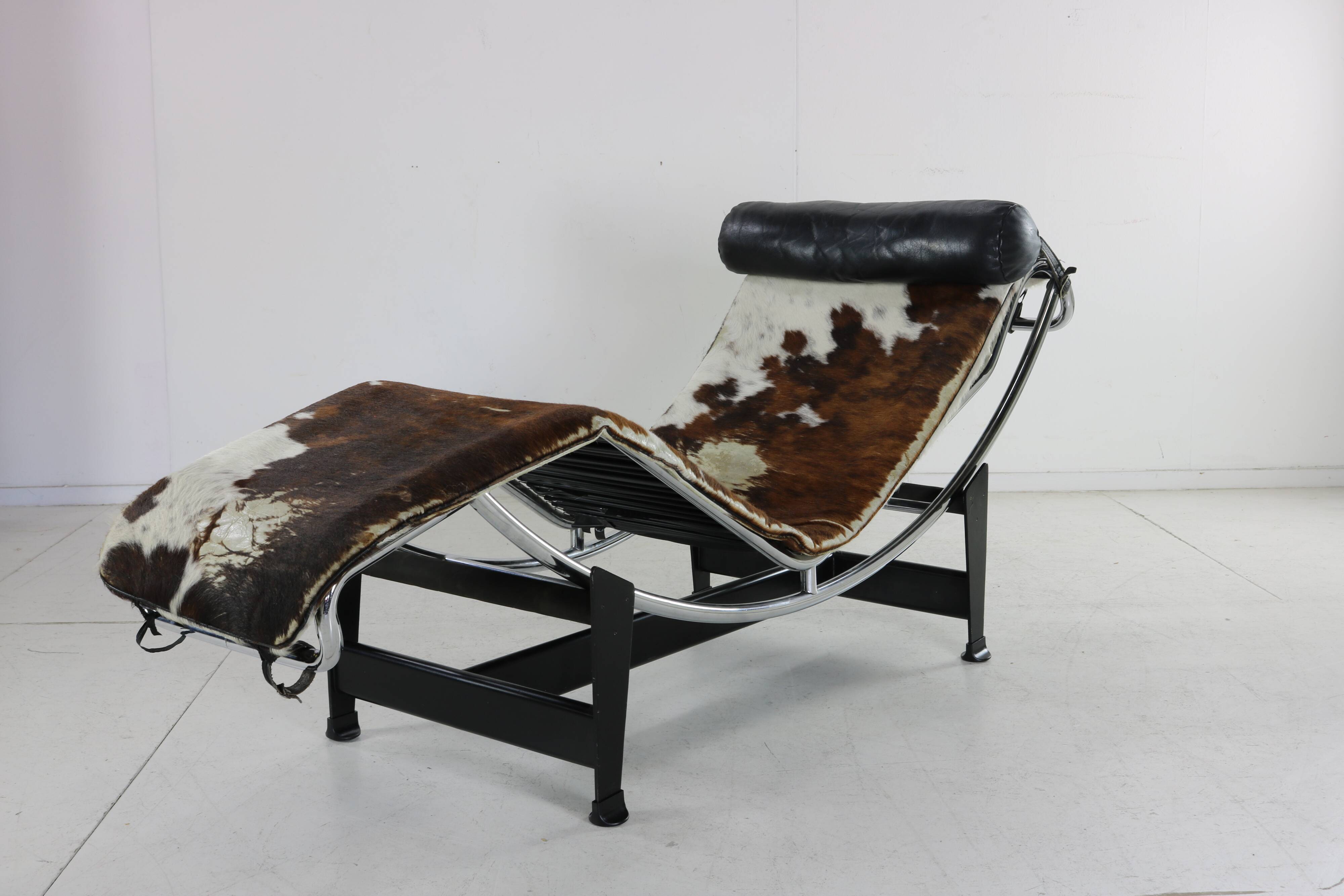 Design icon chair design the LC chaise longue by Le Corbusier