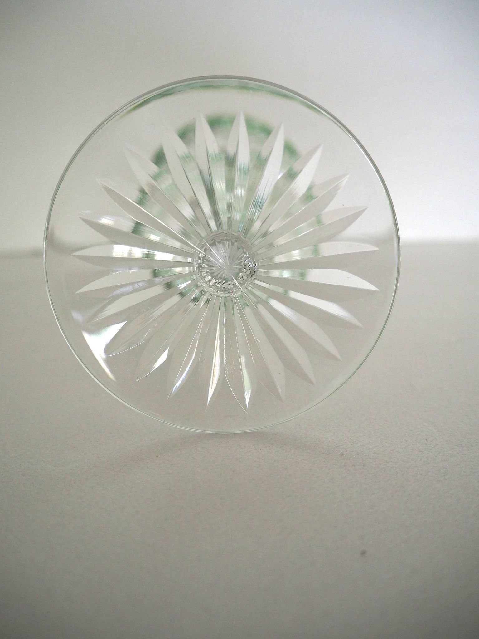 Verre en cristal –   roemer vert - saint-louis - pointe de couleur verte