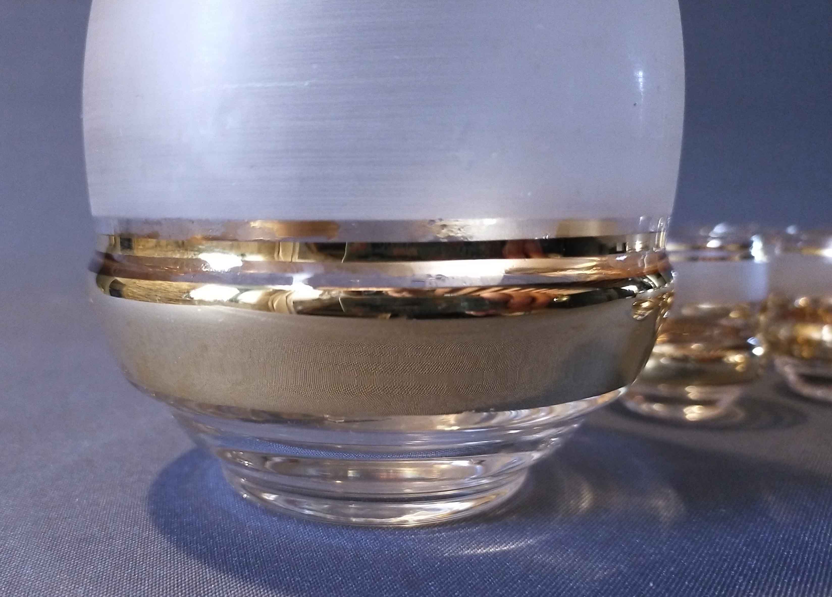 Liquor decanter and its 7 glasses