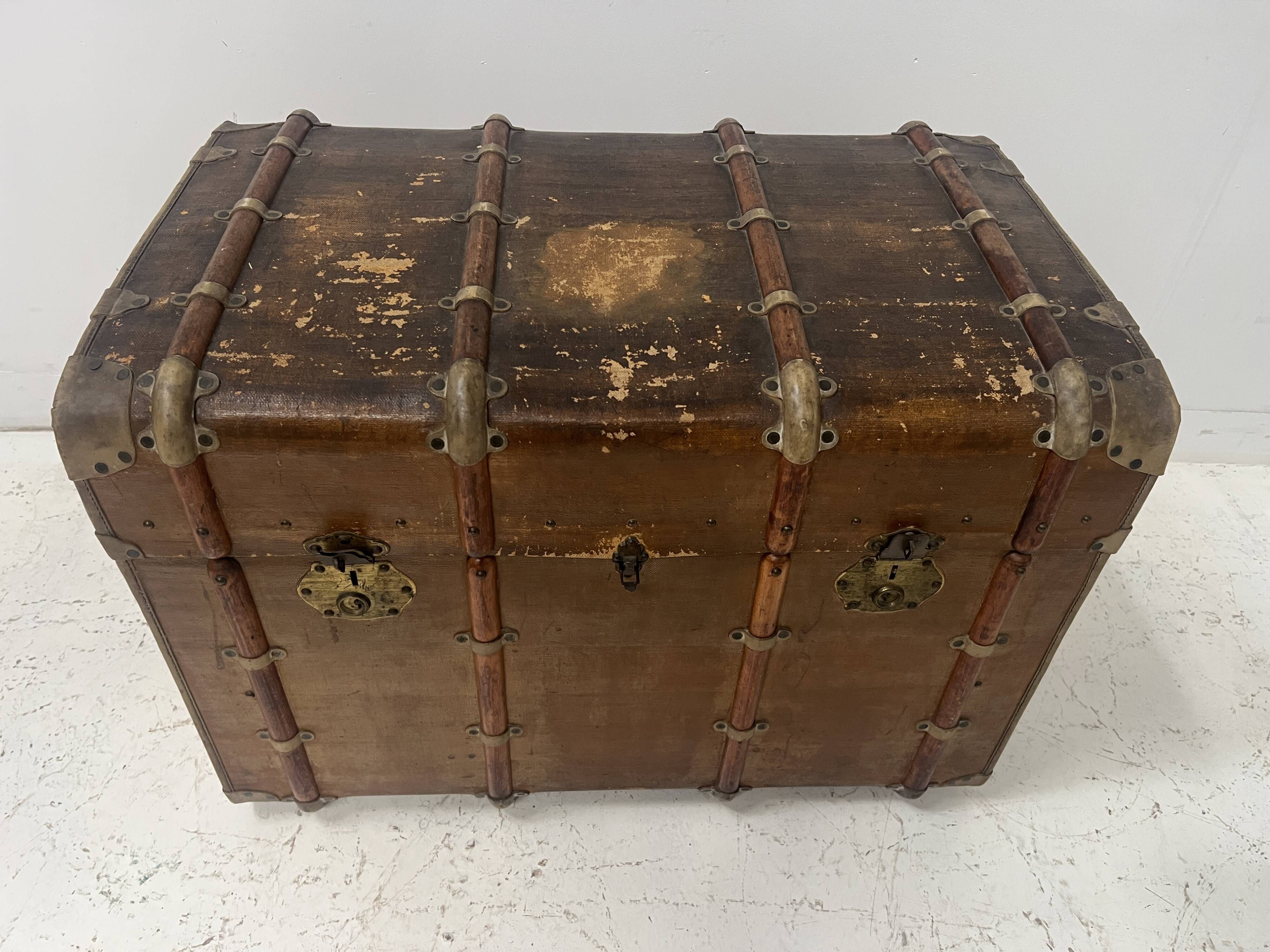 Ancienne malle de voyage a intérieur compartimenté XX siècle