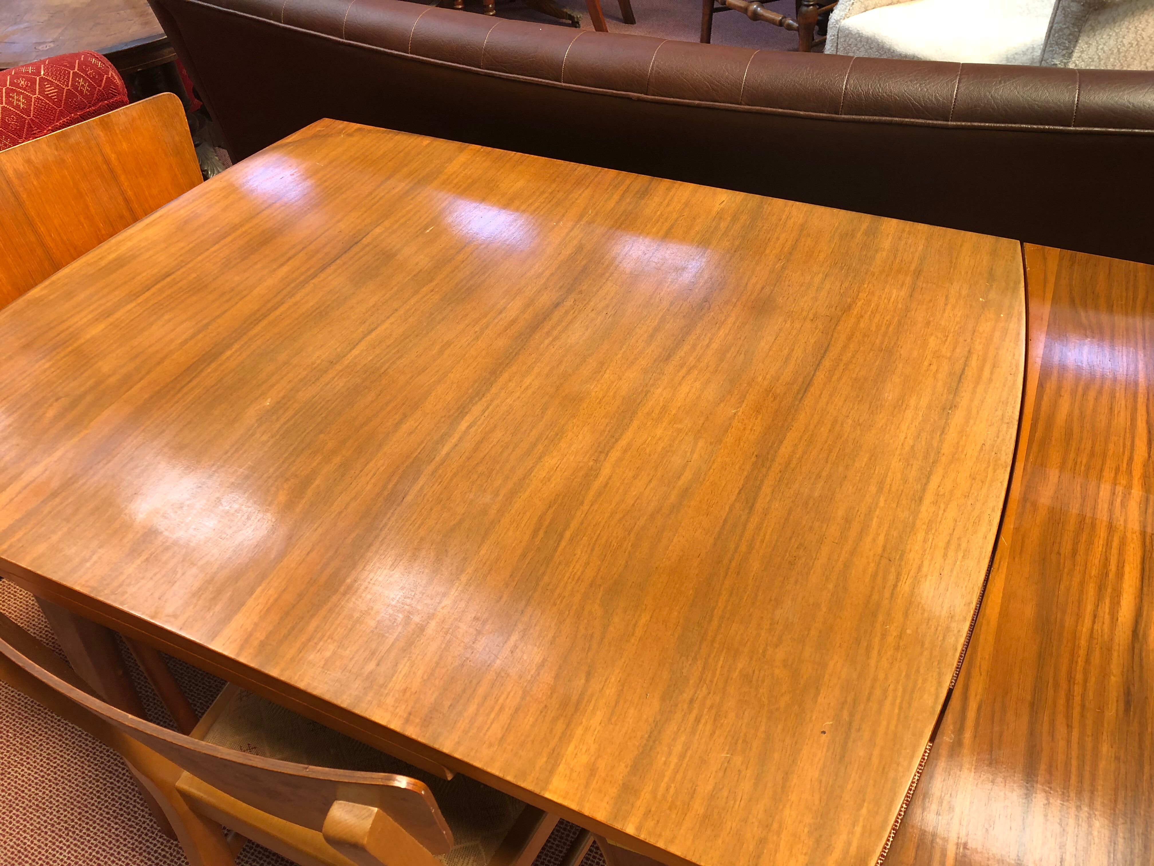 Extendable table of the 1970s