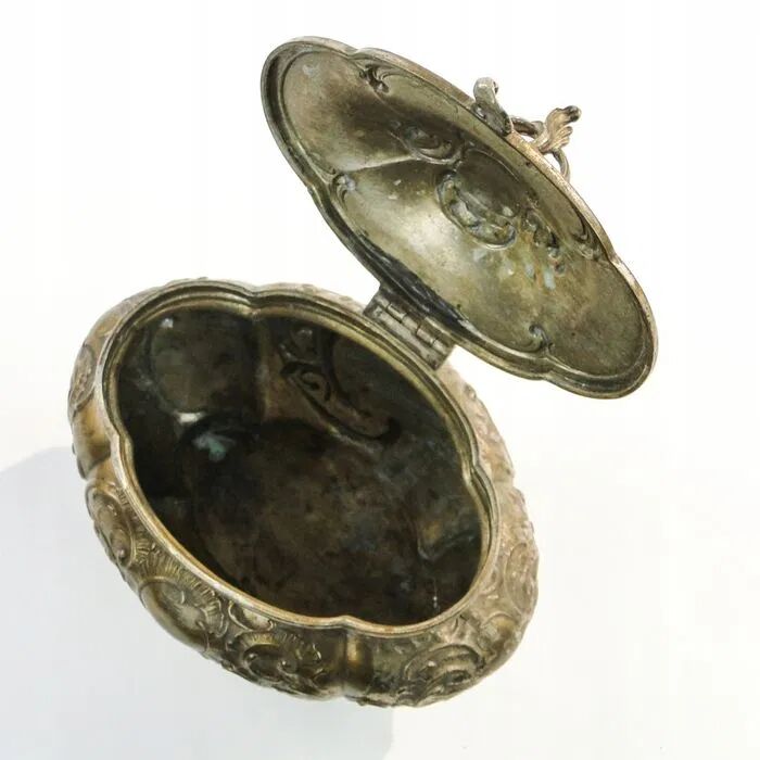 R8E Albert Kohler - elliptical sugar bowl in rococo style