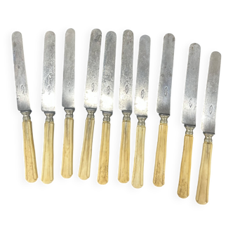 10 couteau en os sculpté et lame en acier
