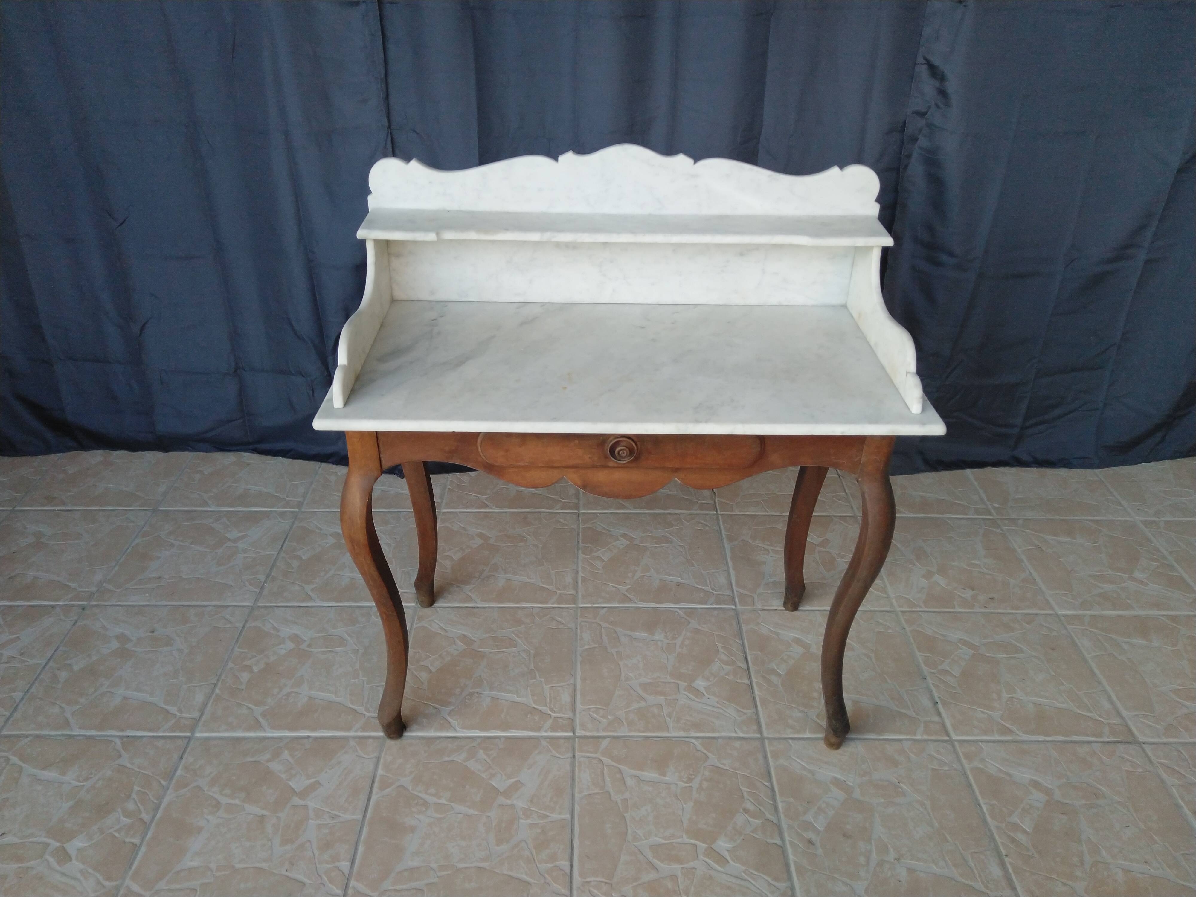 Walnut toilet furniture