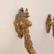 Antique wall lights in gilded brass – Louis XV style, charm and elegance