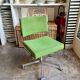 Chaise de bureau en tissu vert et métal chromé
