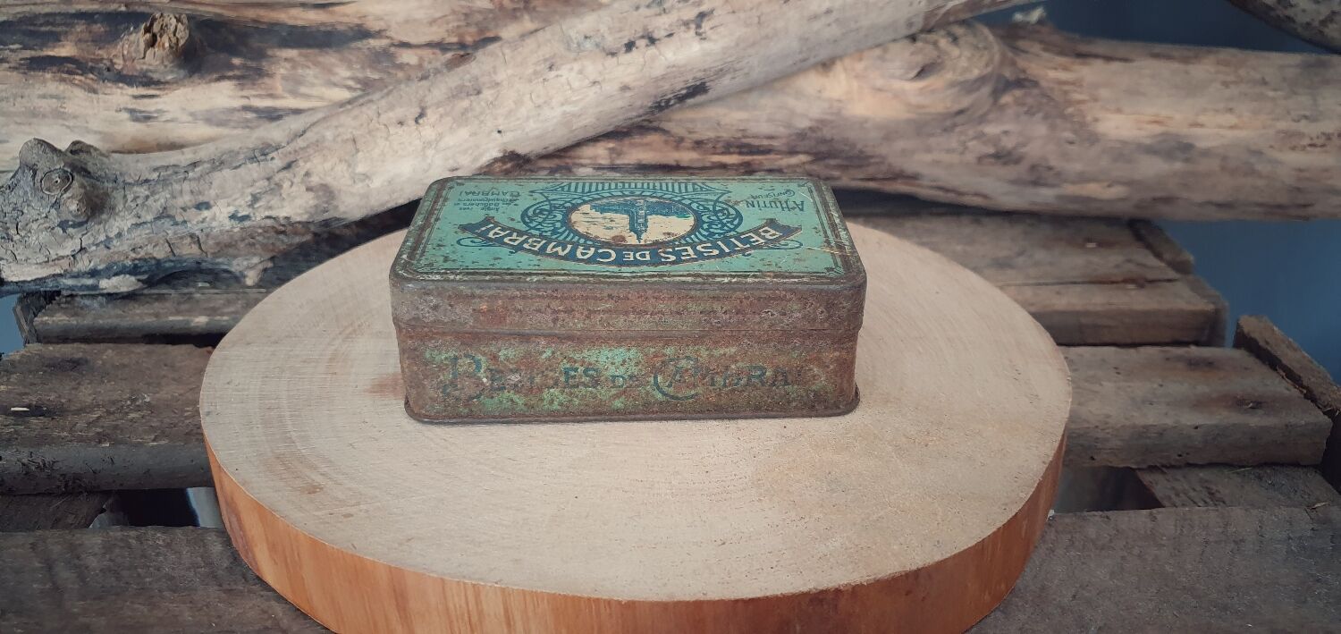 Box in the state bêtises de Cambrai