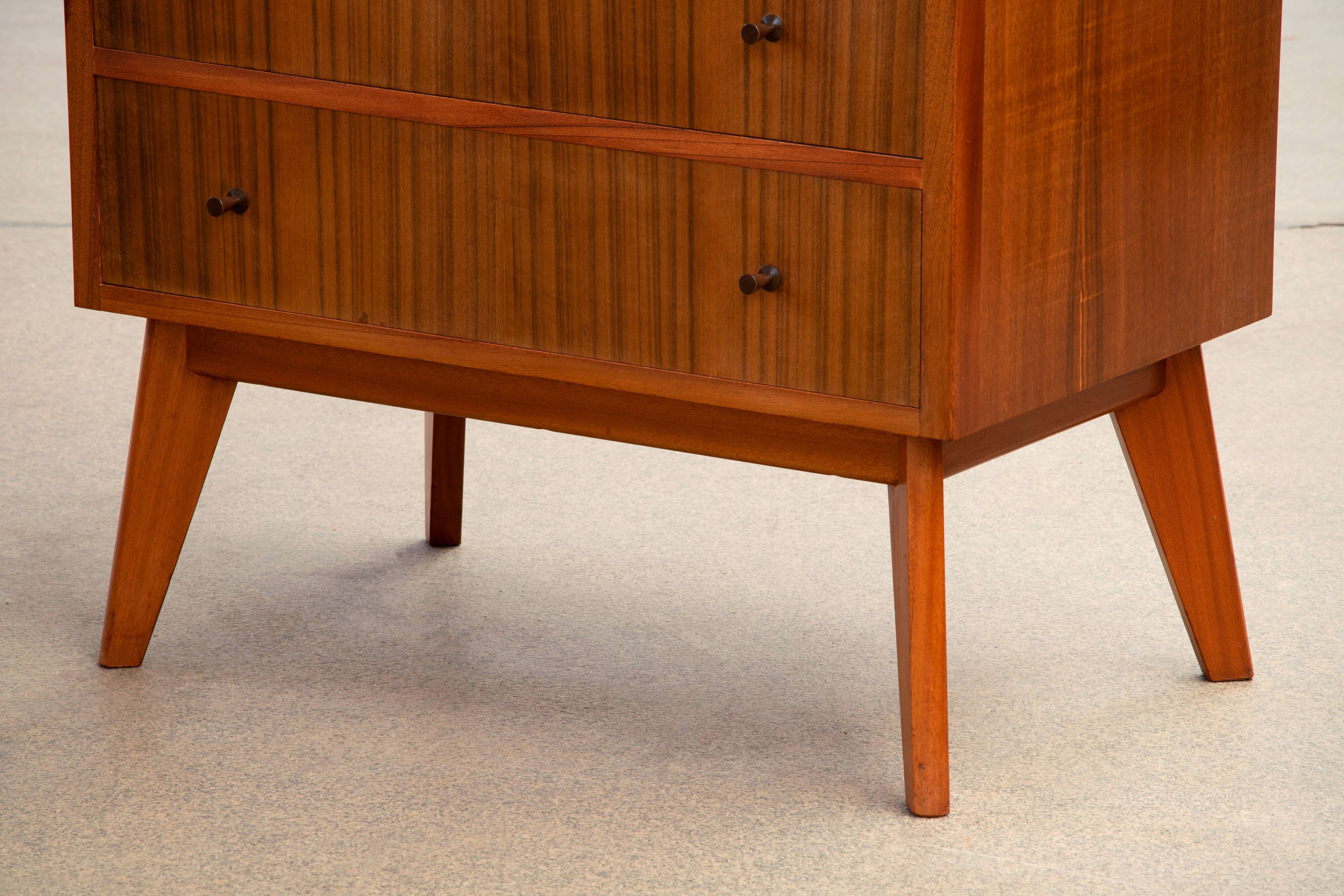 Vintage dresser compass feet 1960