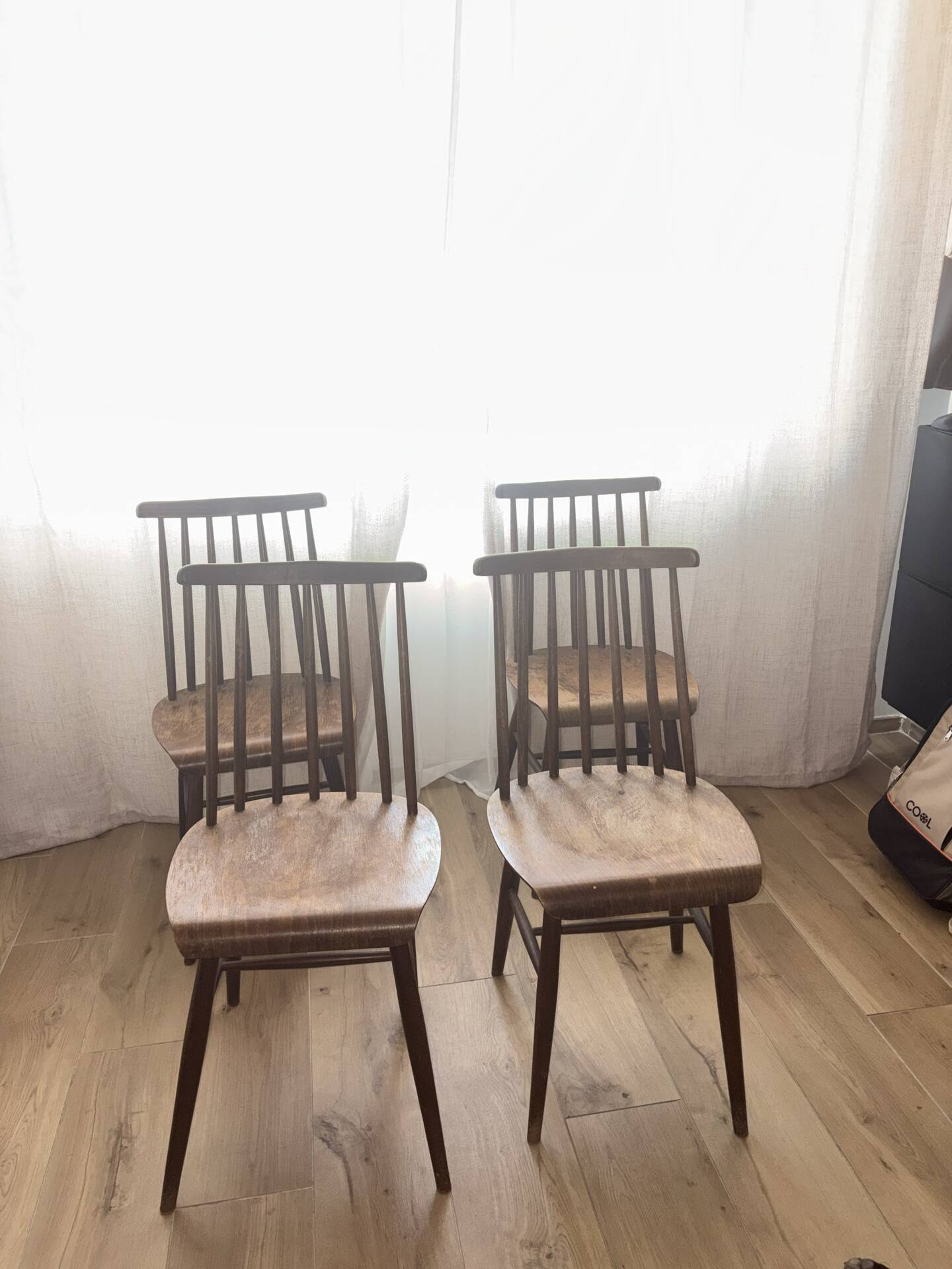 Chaise modèle Fanett