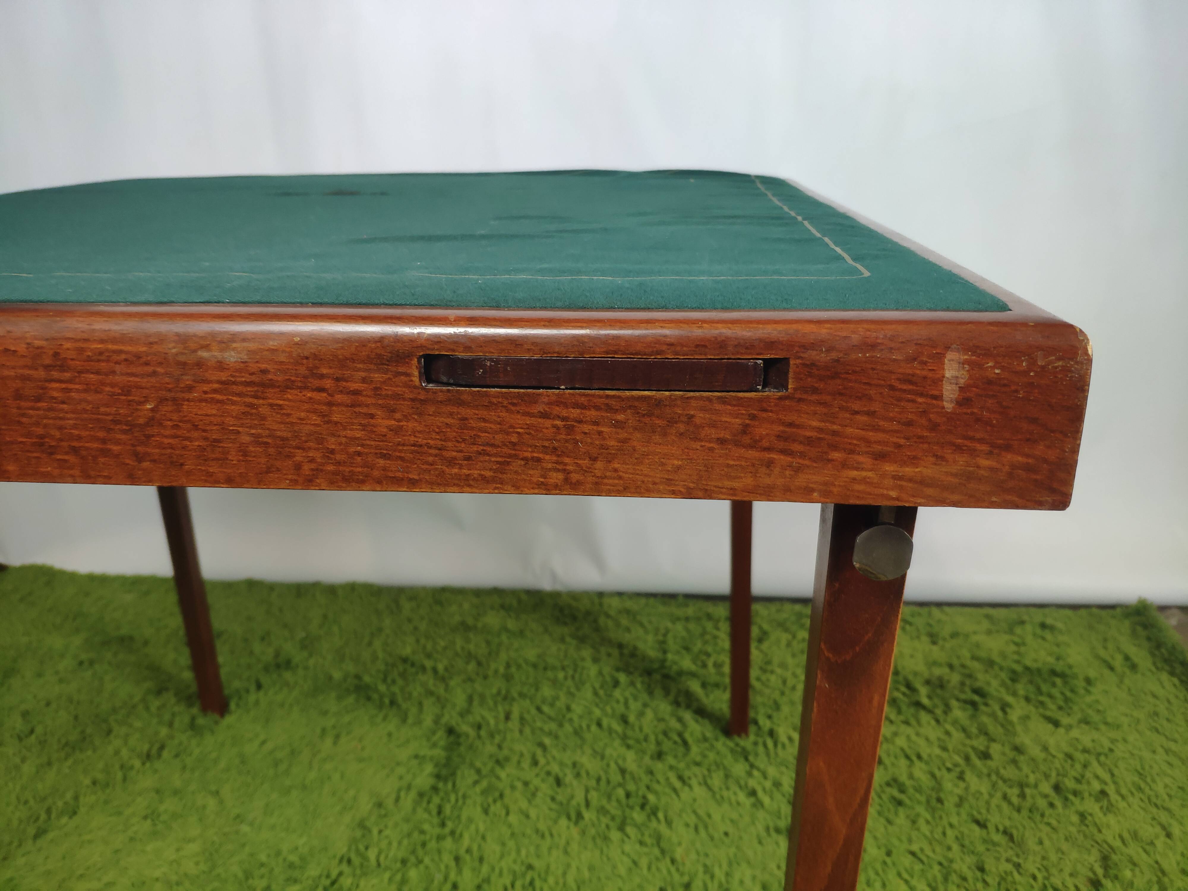 SMIR folding bridge table