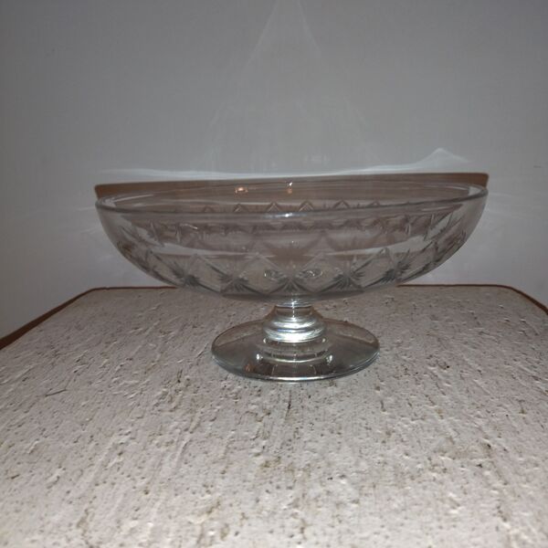 Compotier coupe sur piédouche verre soufflé taillé