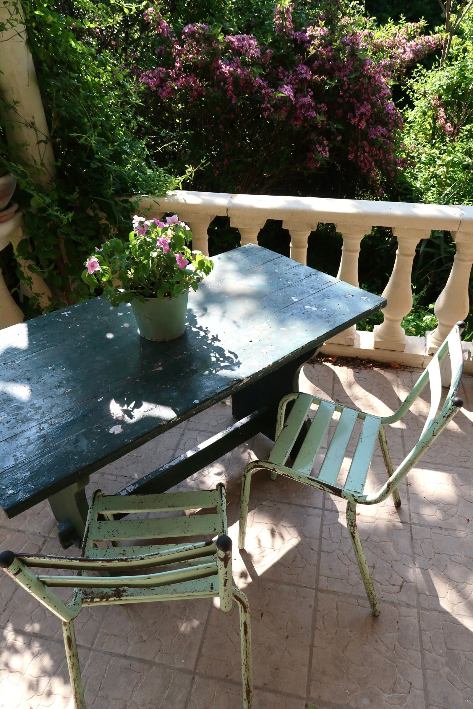Set of 2 Art Prog metal garden chairs