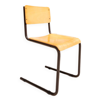 Escolar chair by Siza Vieira