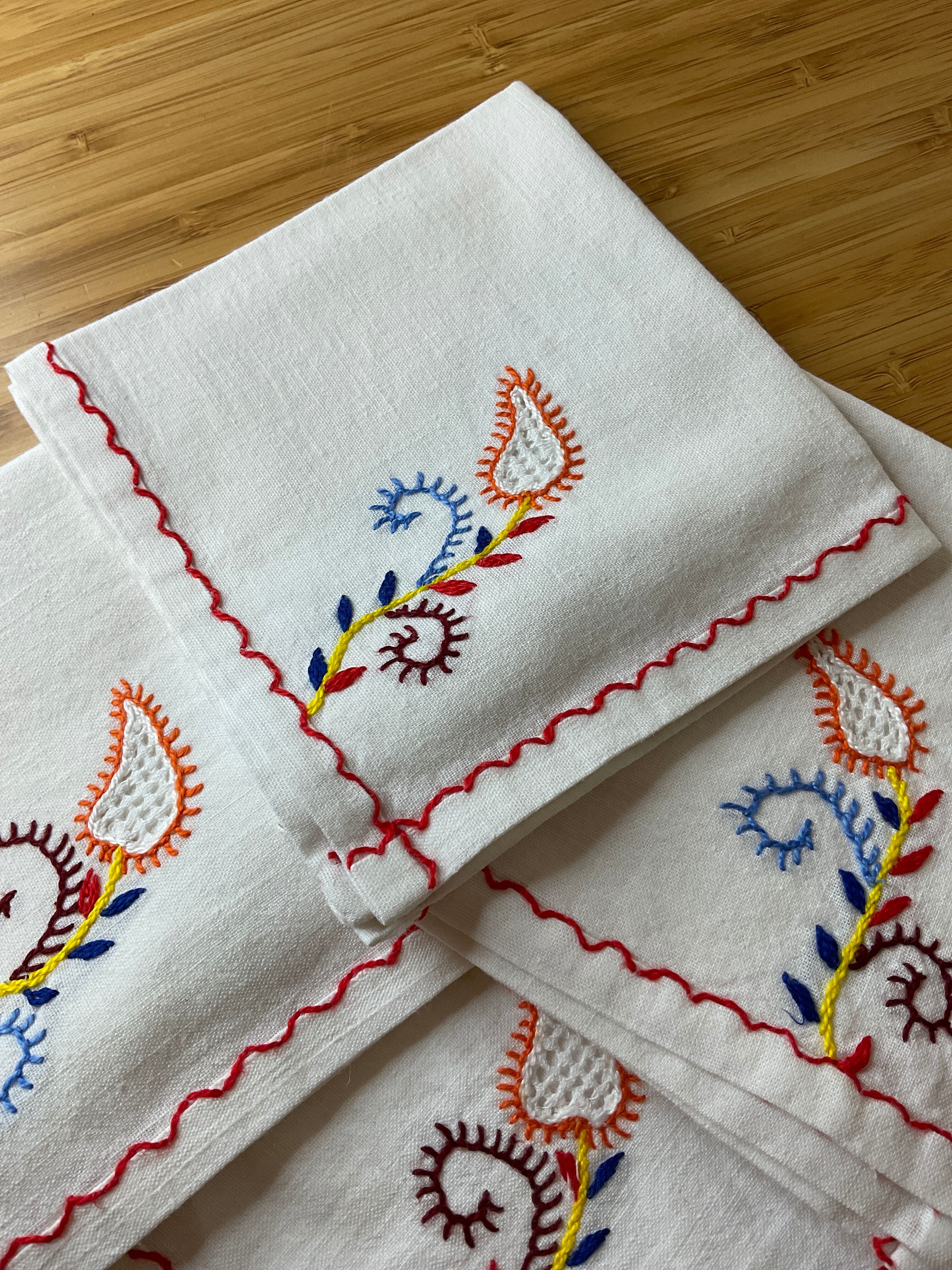 4 embroidered cotton napkins