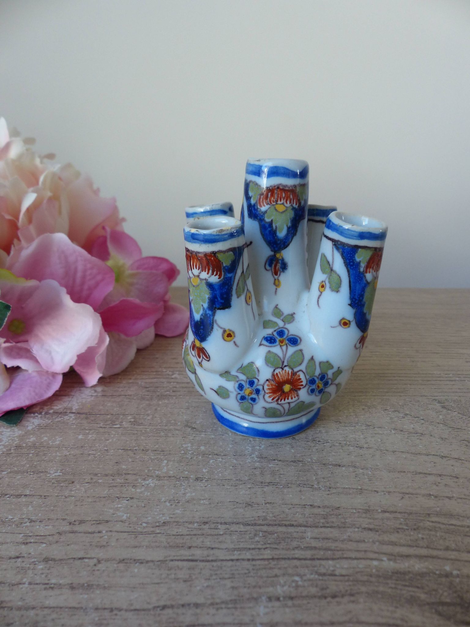 Ancien petit vase pique fleurs faïence de Rouen peint main, vase miniature