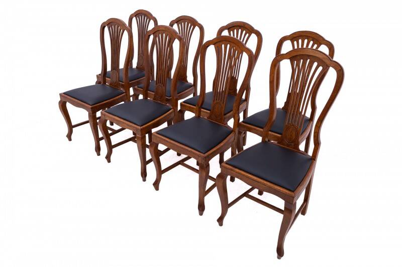 Large extendable table with eight chairs, late 19th century, France. After renovation.