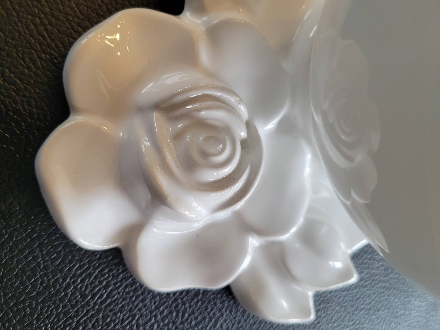 Porcelain wall light - opaline globe