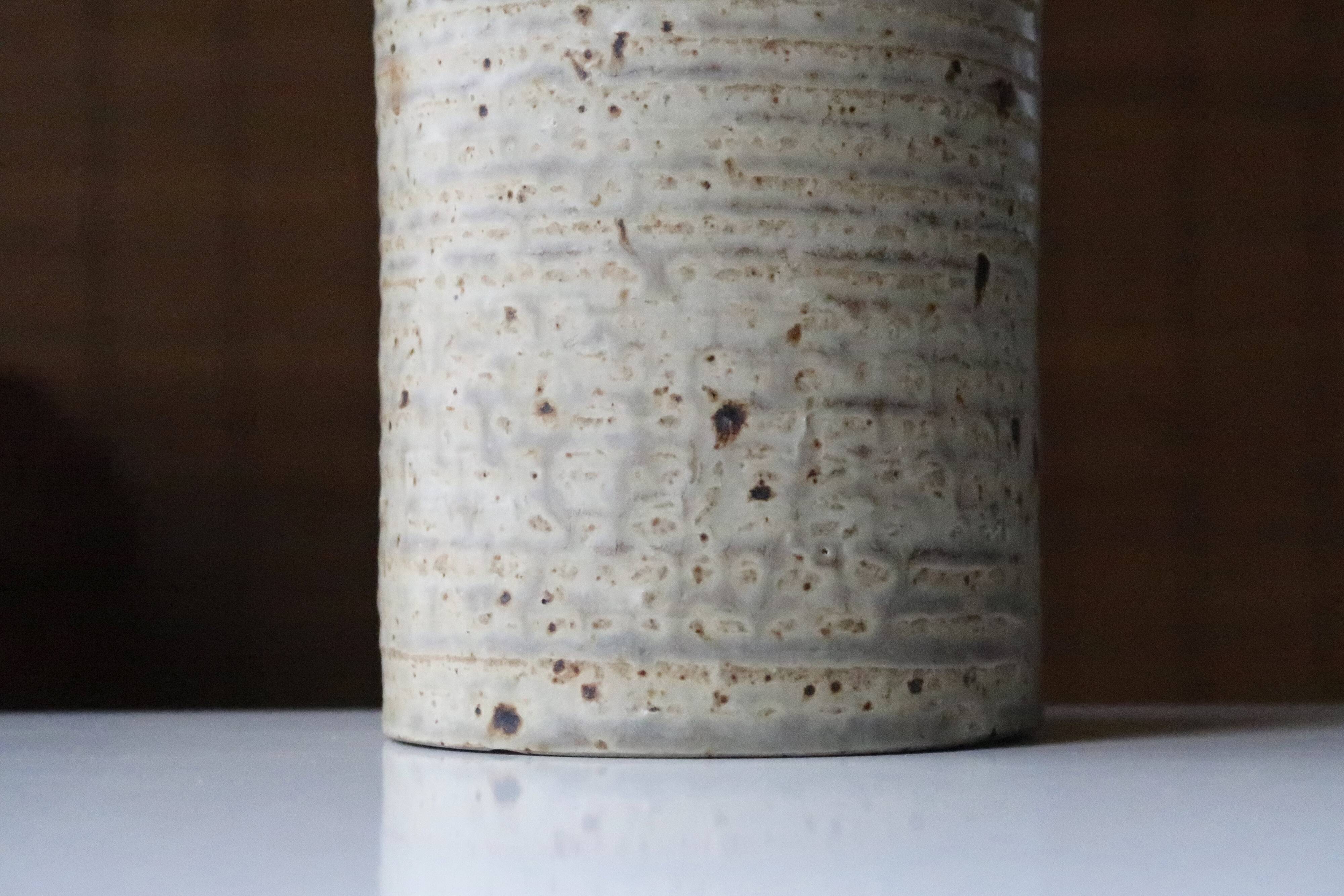 Vase rouleau en grès signé bodin, années 70