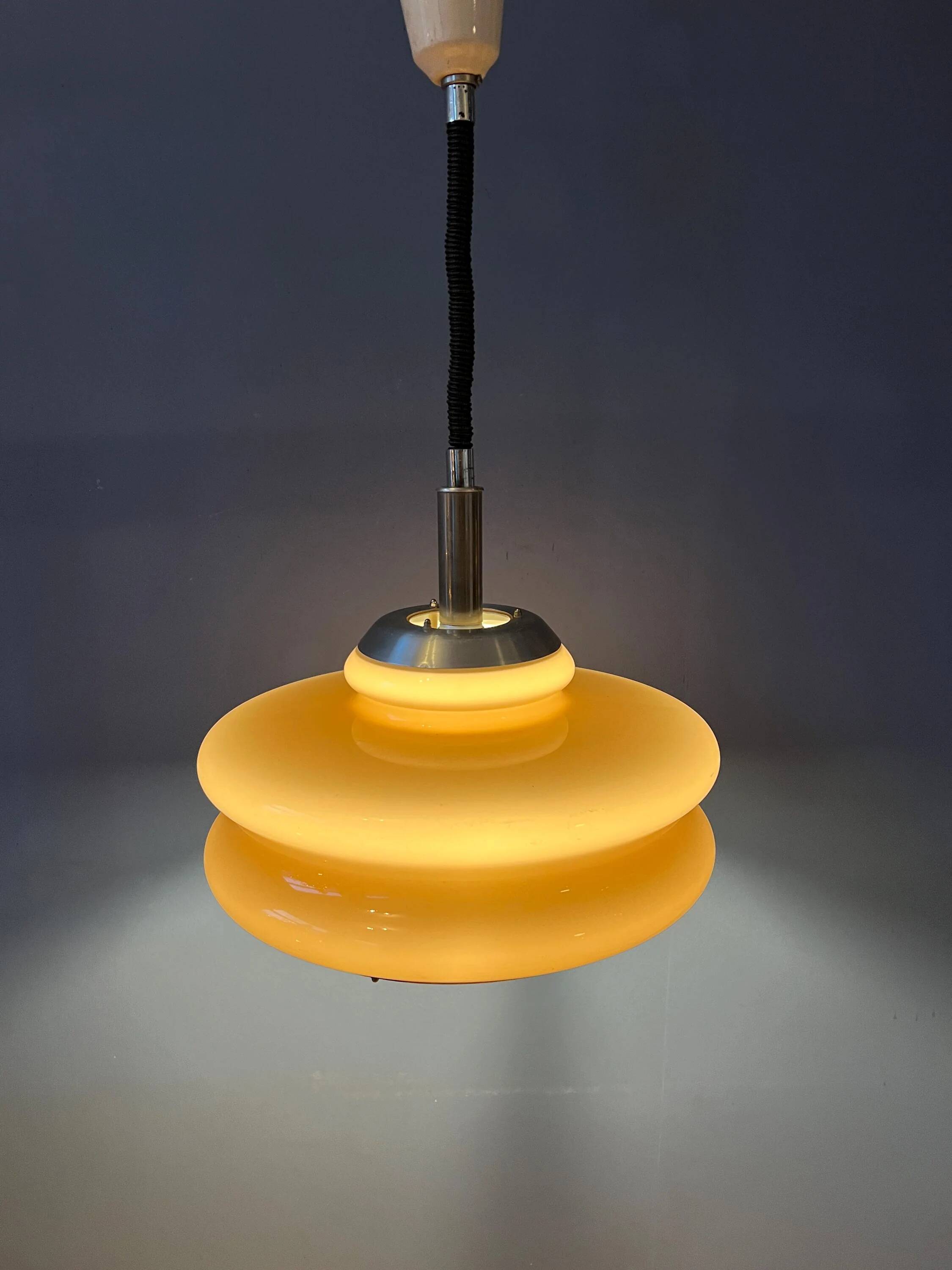 Suspension vintage Space Age en acrylique Herda