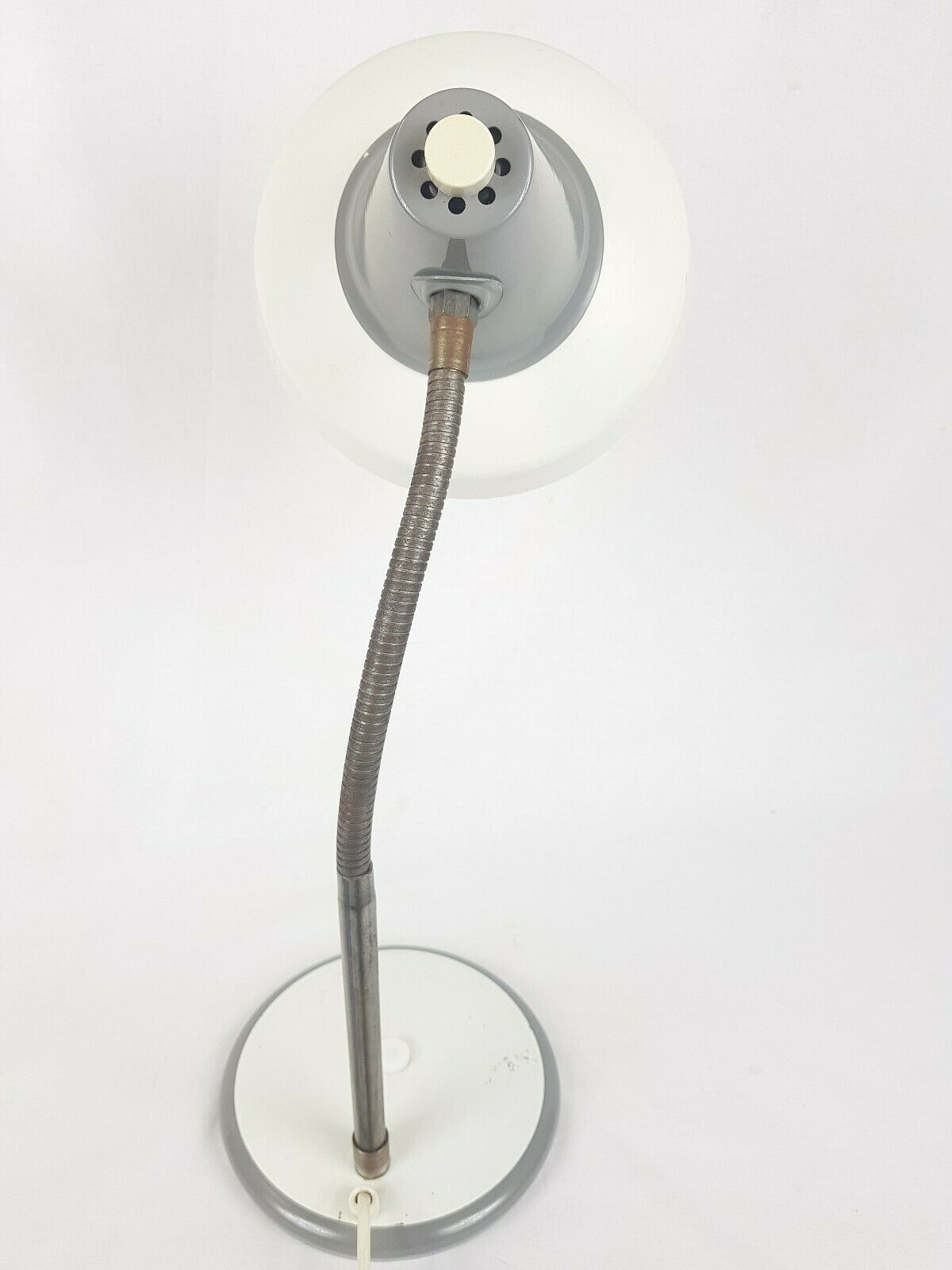 Large steerable desk lamp in white laquered metal 70s