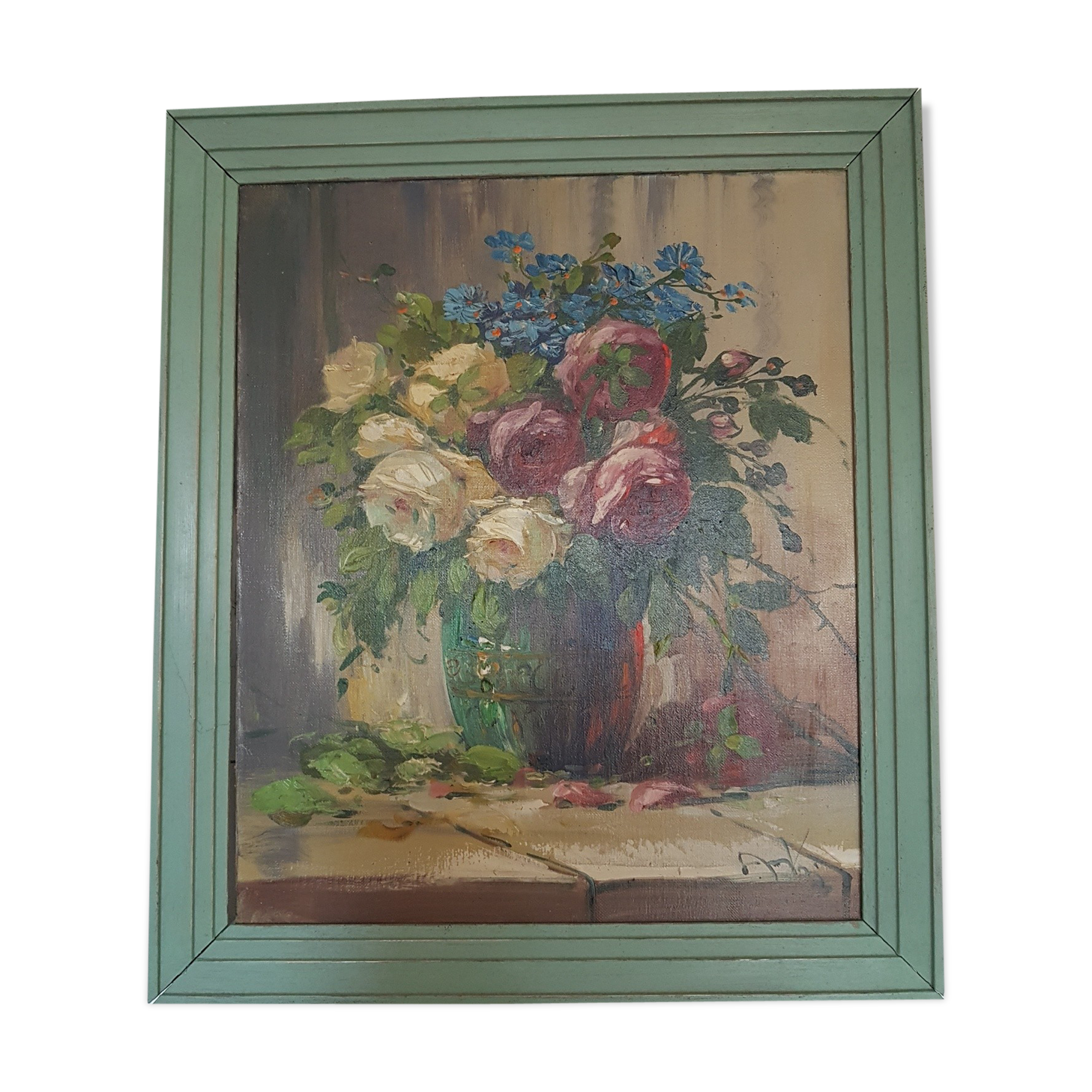 Old bouquet of flowers table