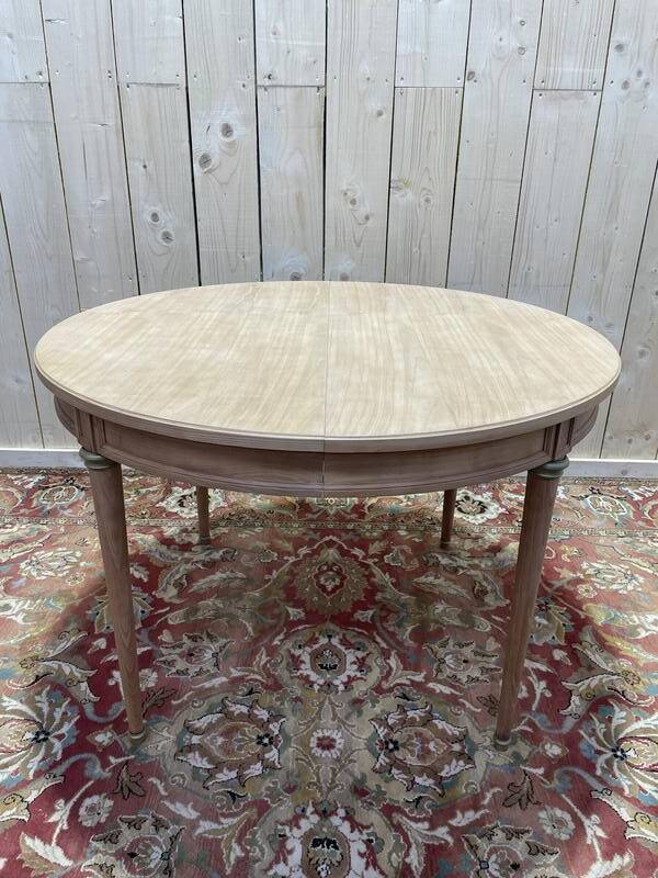 Table de salle à manger Louis XVI en merisier et deux allonges
