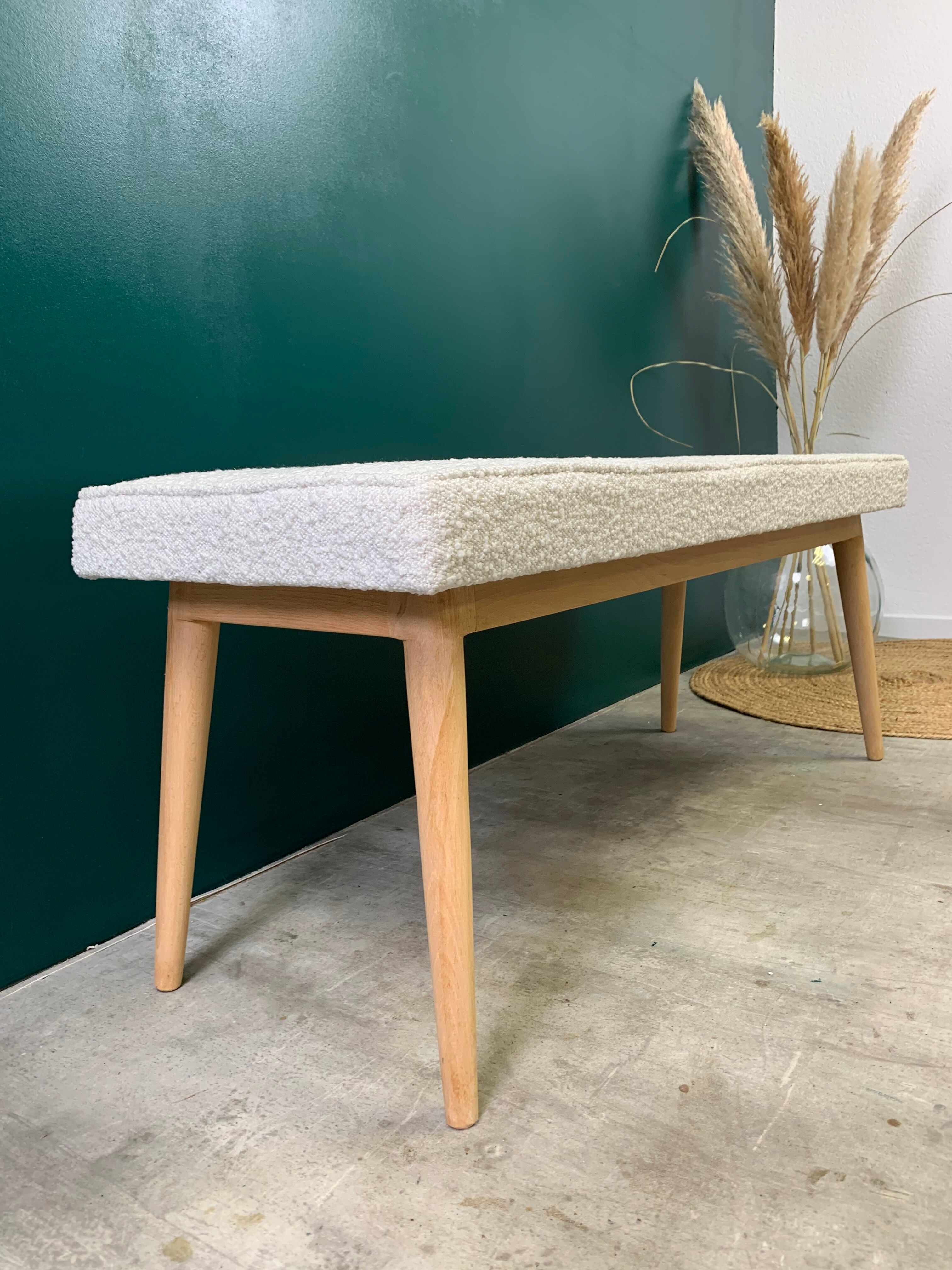 Scandinavian-line bench