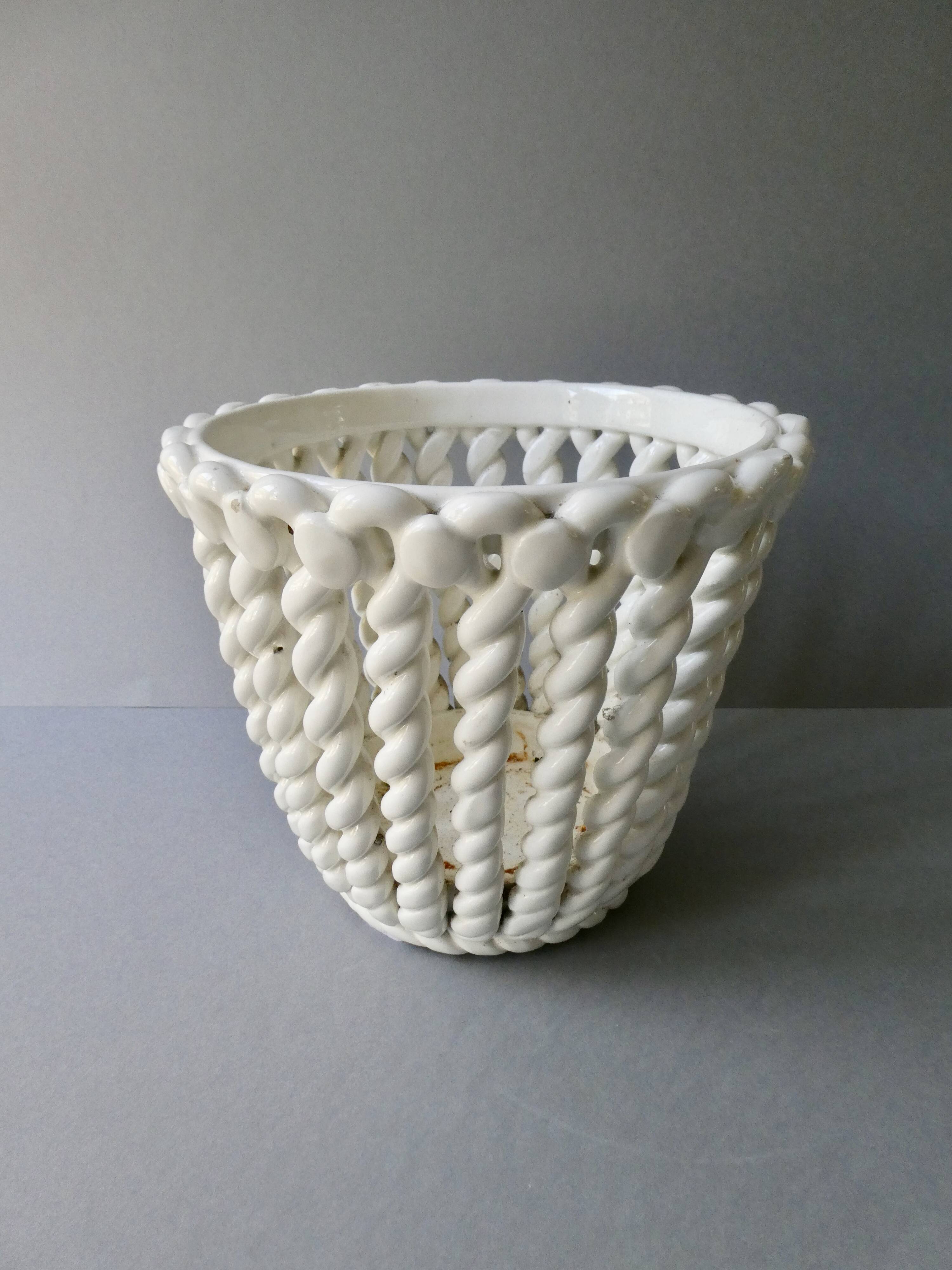 Openwork and braided ceramic pot cover