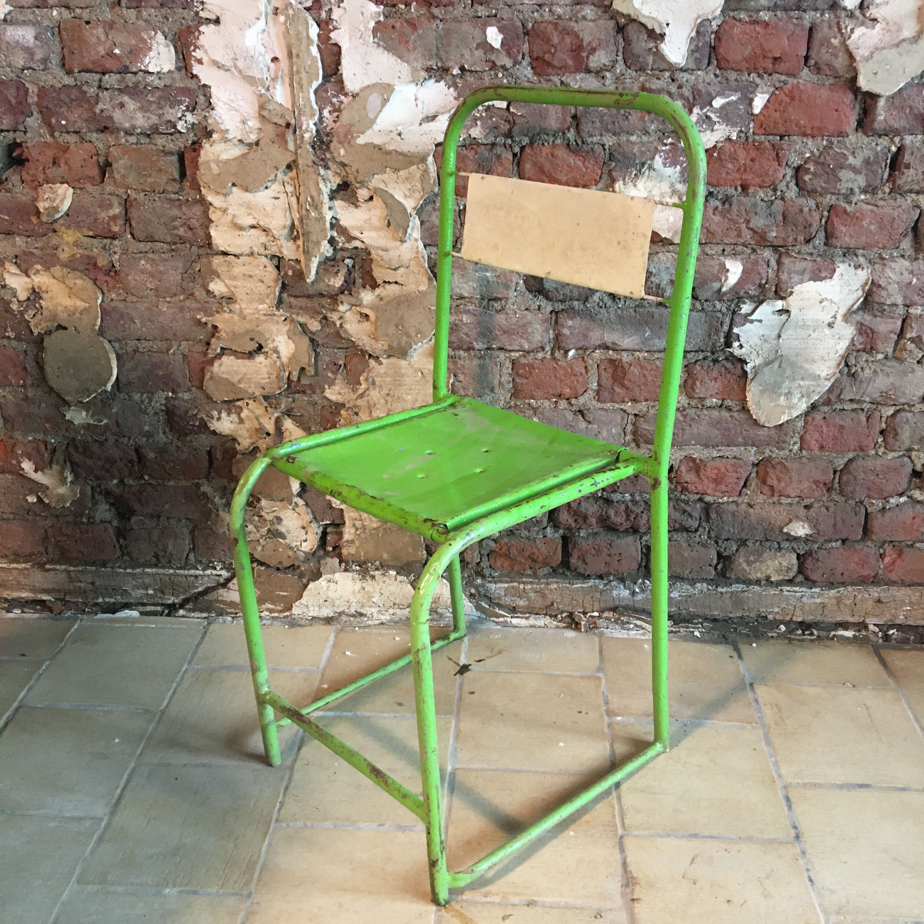 Chaise métallique vintage