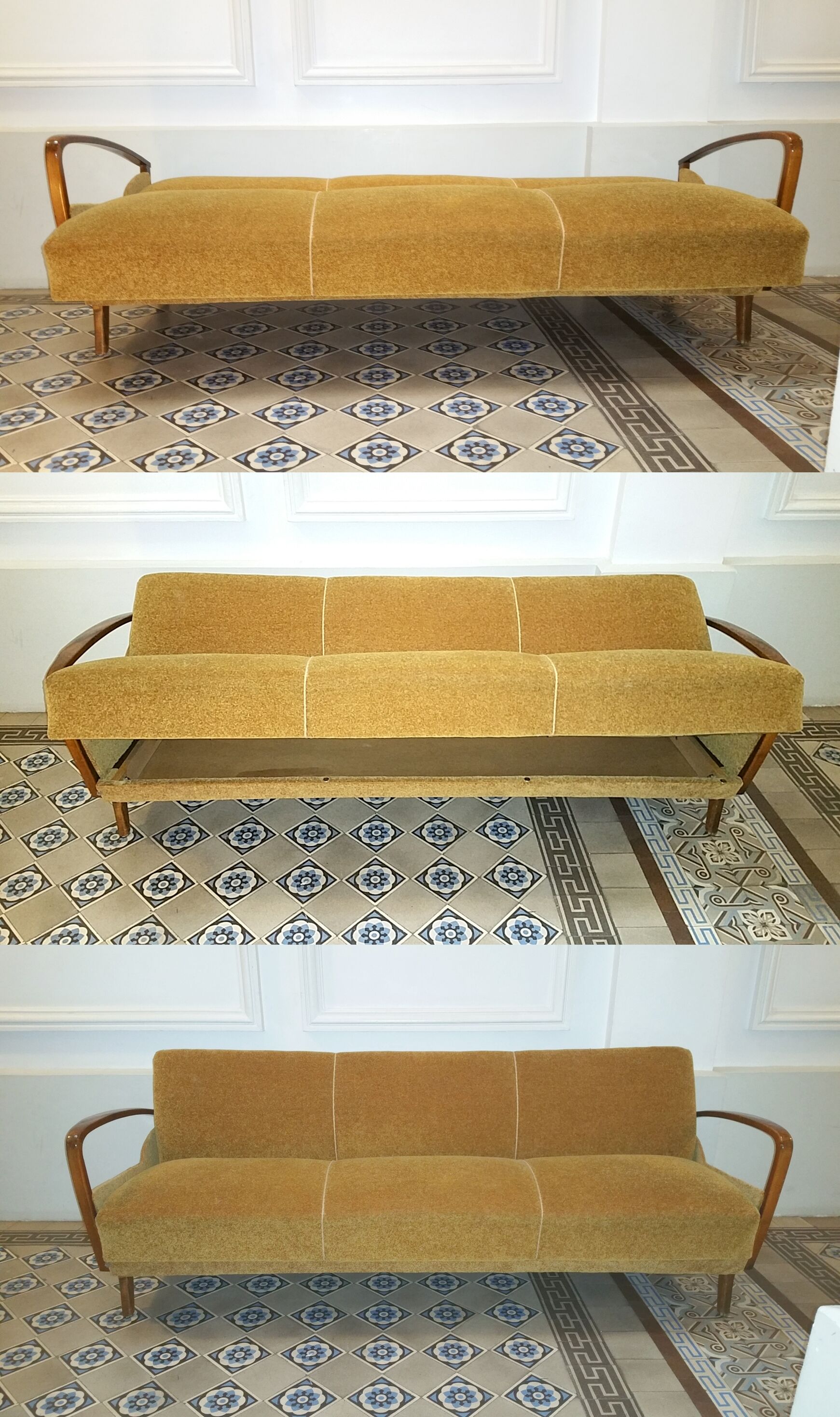 Scandinavian 50s/60s gold daybed canapé.