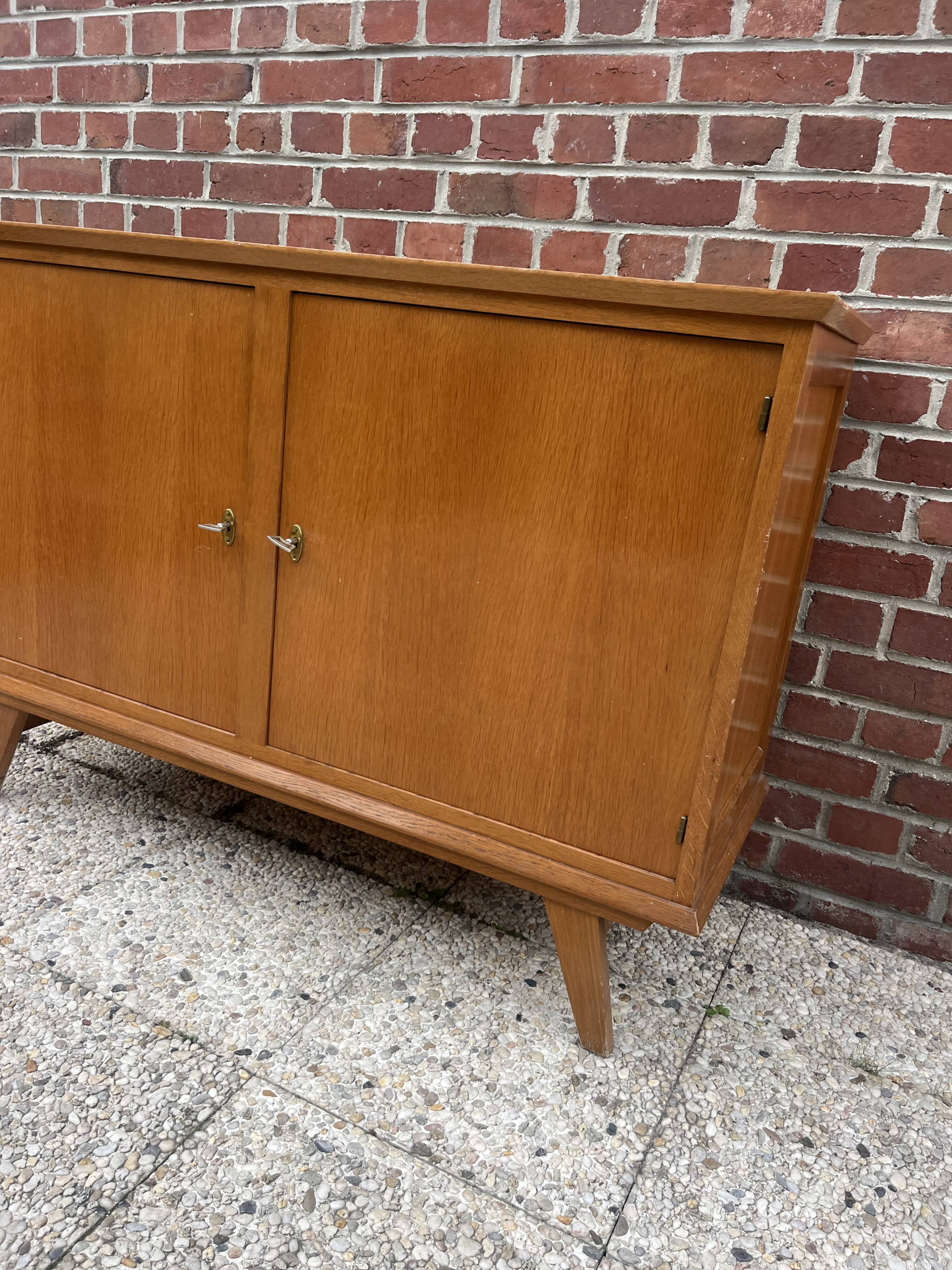 Commode vintage pieds compas