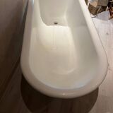 Cast iron lion's feet bathtub early 20th century