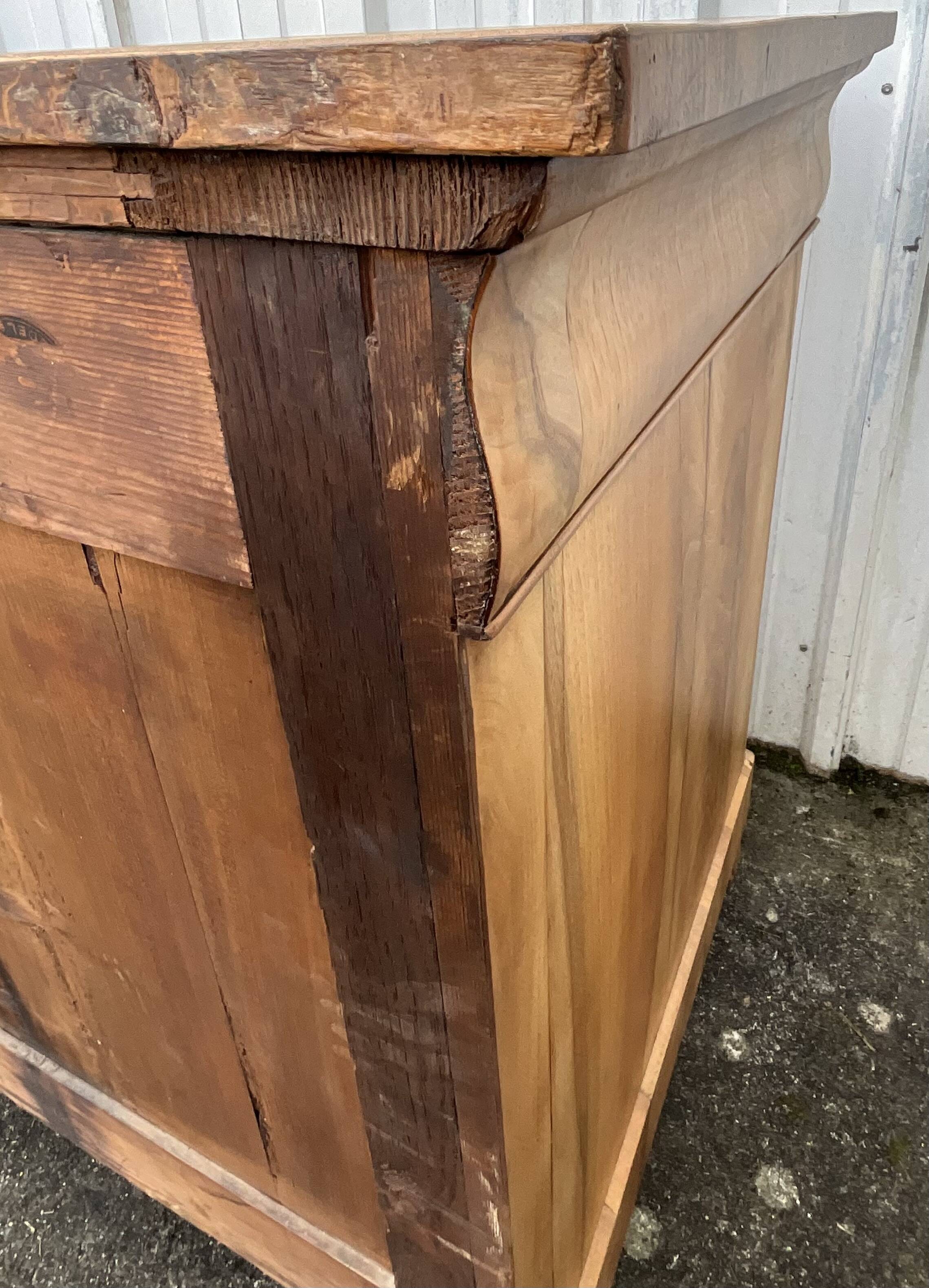 Louis Philippe Burl Walnut Chest of Drawers, Mid-19th Century
