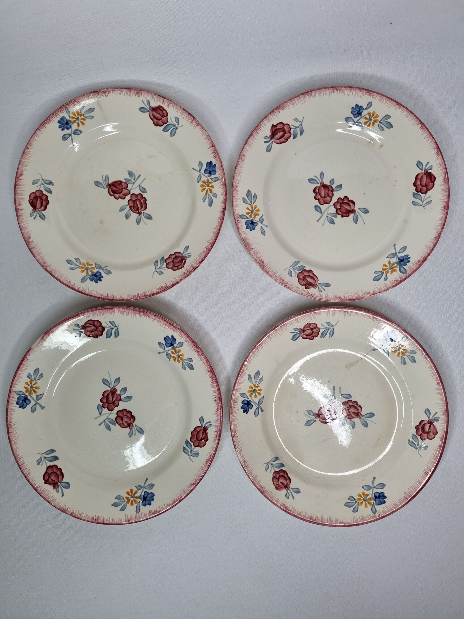 Set of four dessert plates decorated with flower, Maryvonne, 21 cm